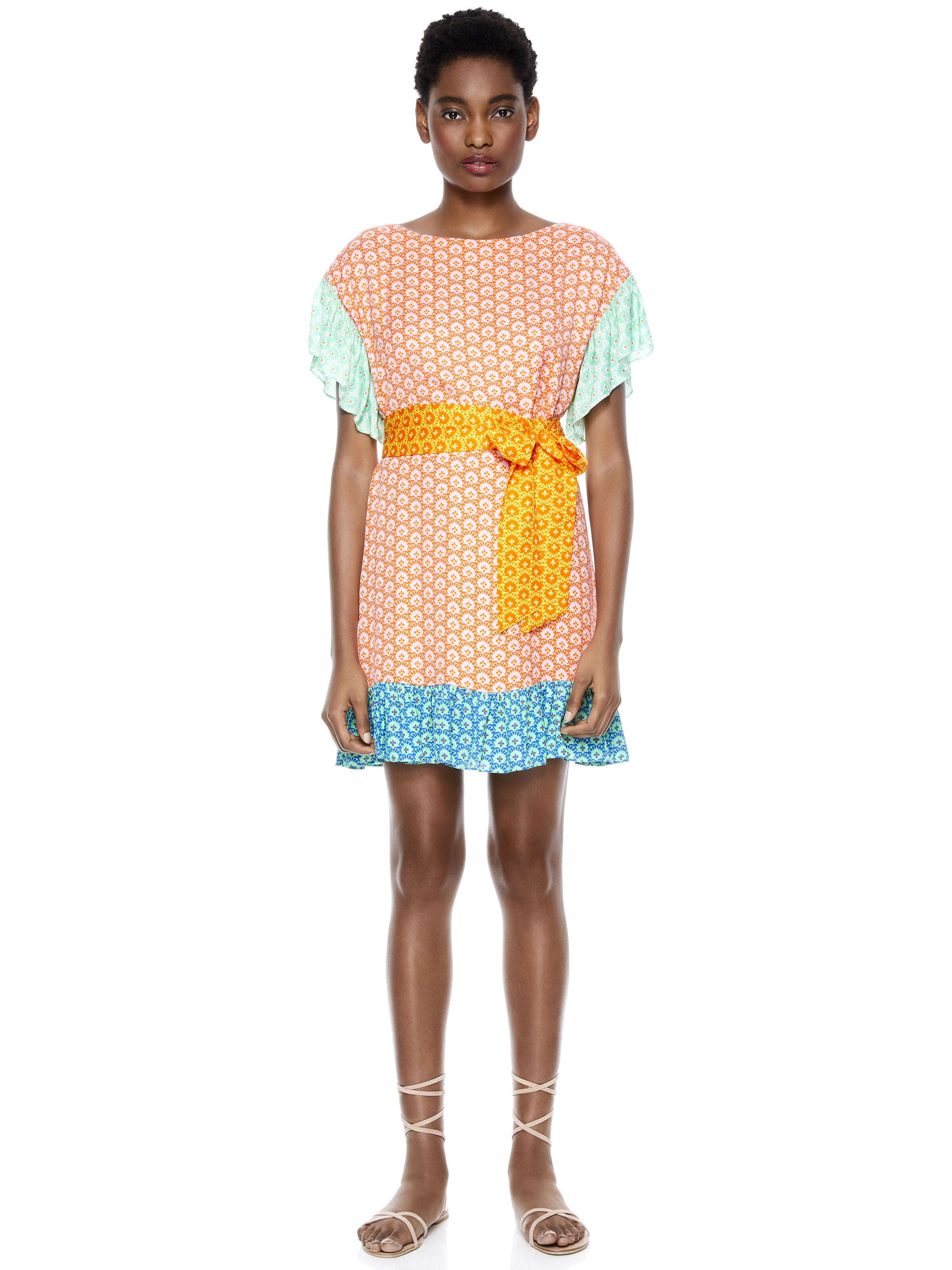 ROBE COURTE ELLA MAE À TAILLE NOUÉE