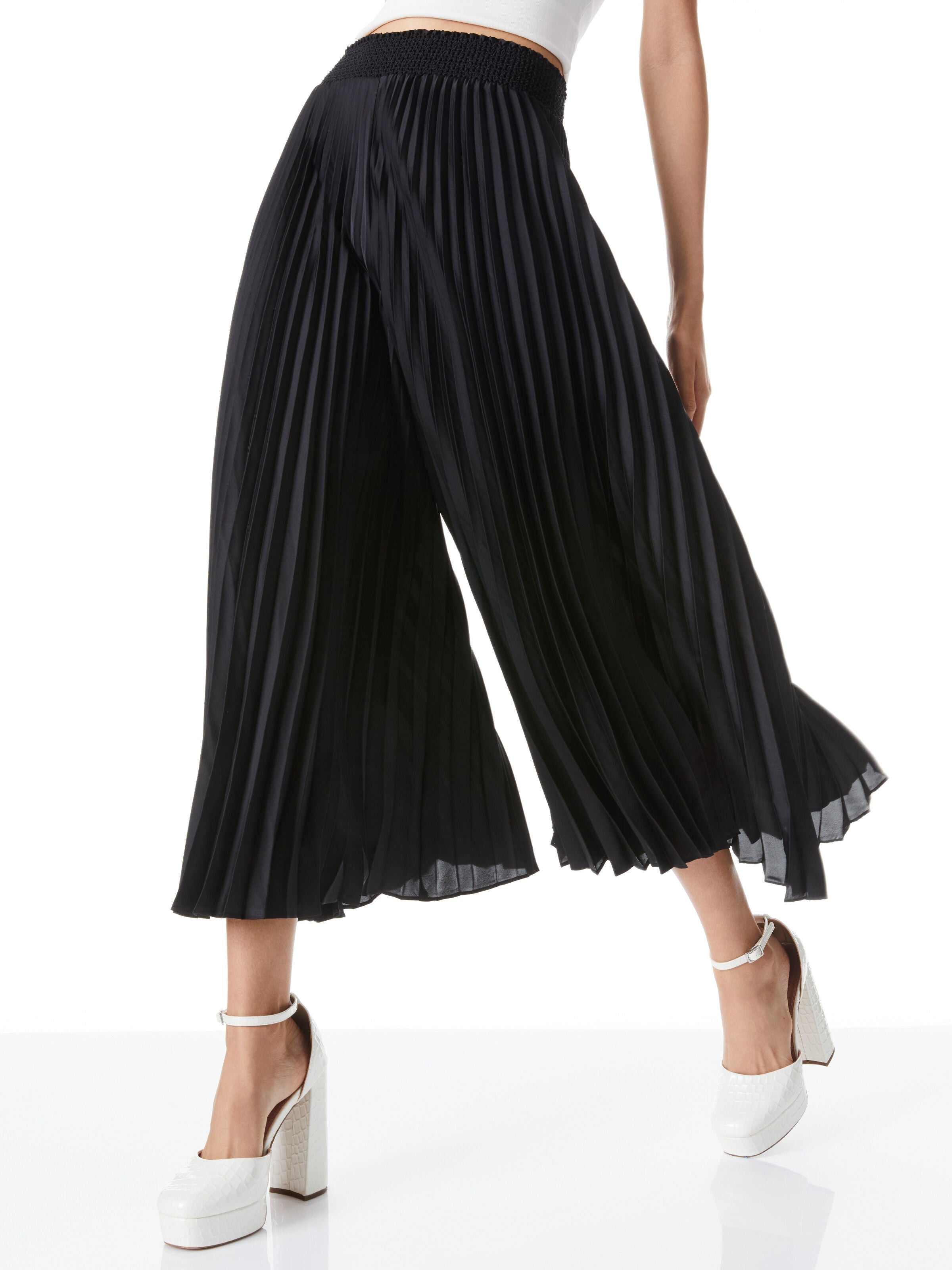 KIMBRA WIDE LEG PLEATED PANTS