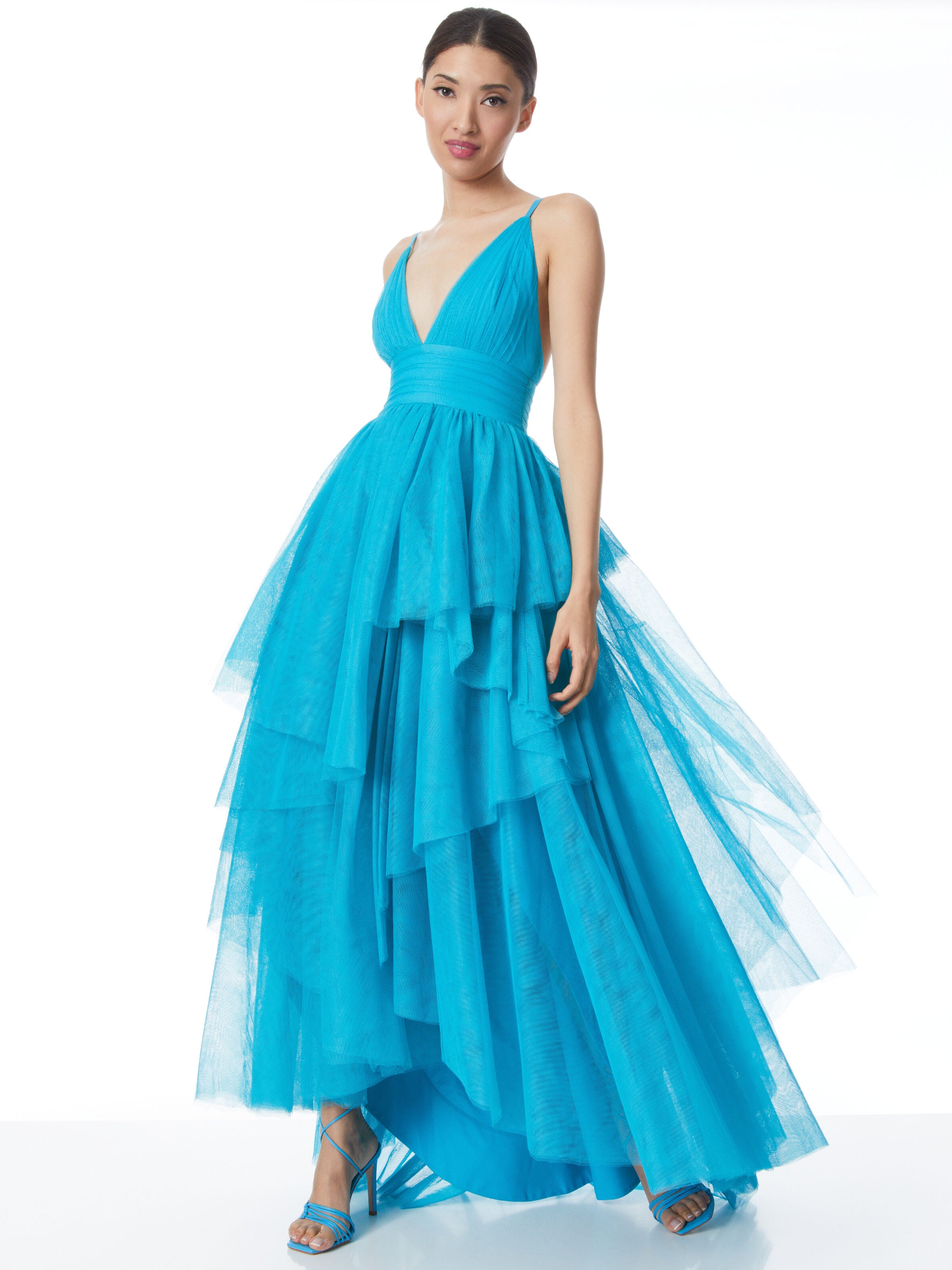 Robe de bal asymétrique en tulle à encolure en V DOJA