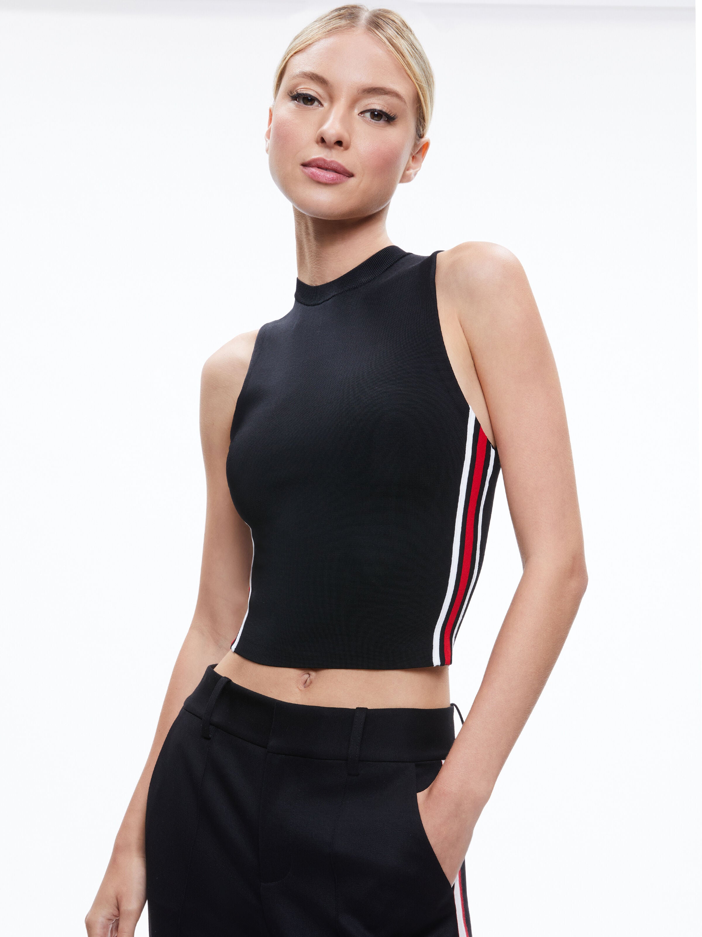 Top smanicato a collo alto DARINA