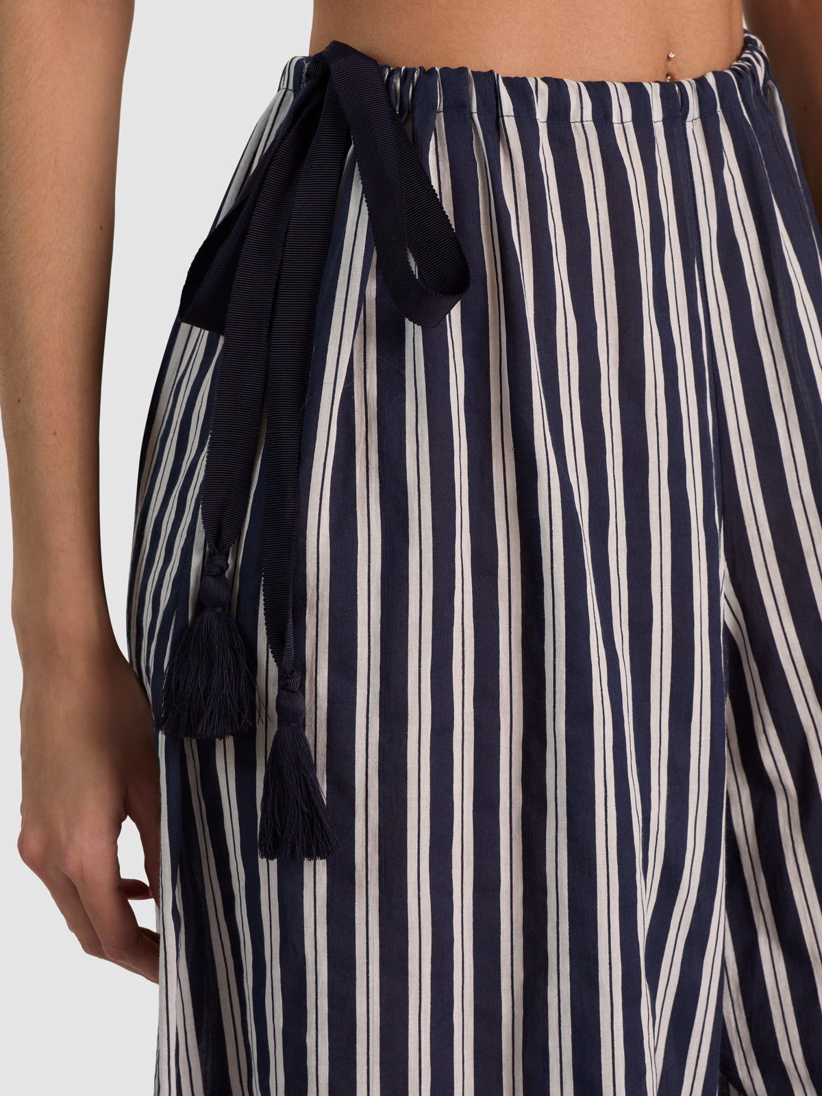 A+O X CONIGLIO PALM BEACH BUBBLE PANT-METRO STRIPE MIDNIGHT BLUE LG-ALICE + OLIVIA