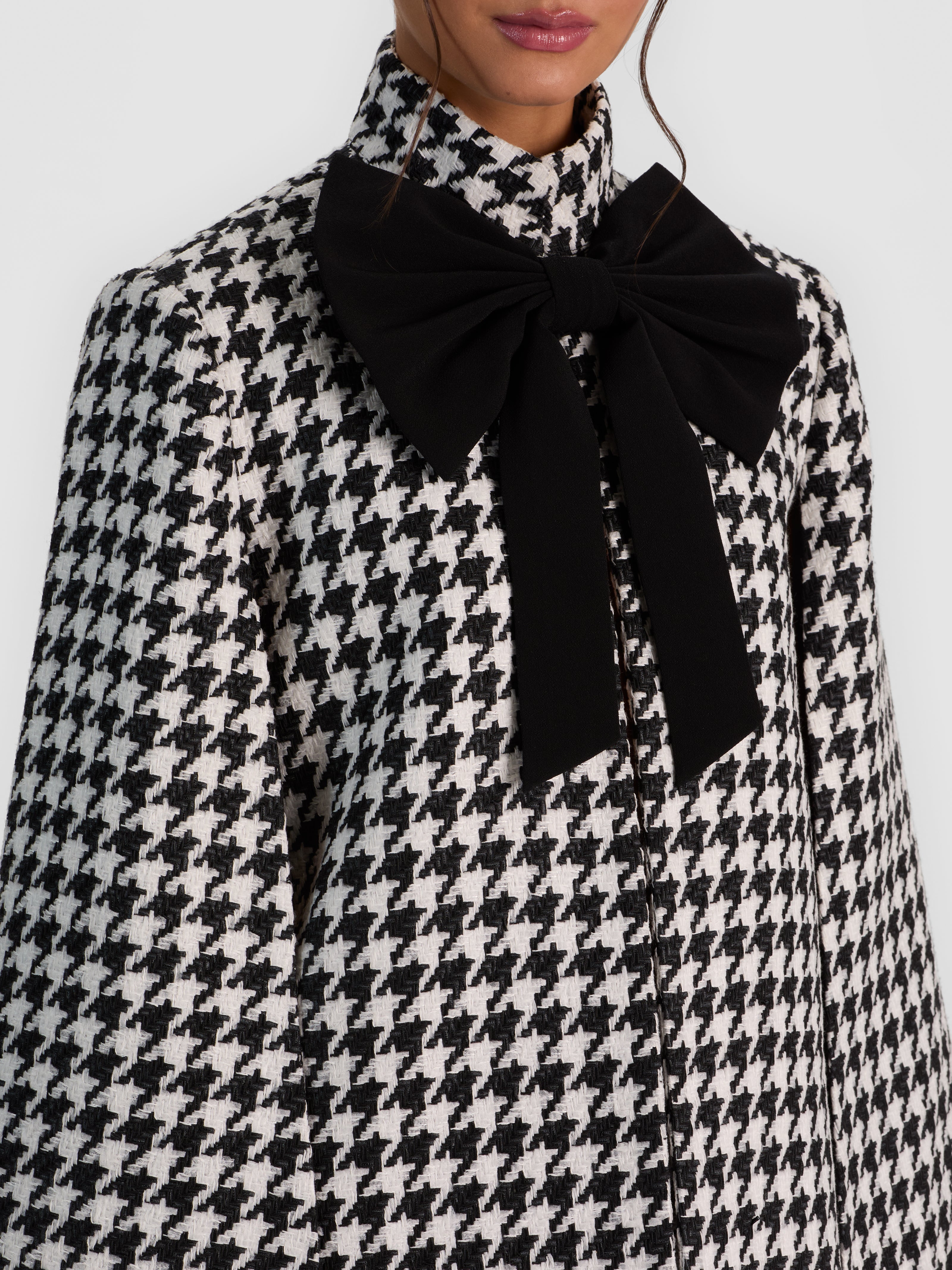 PHILIPPA BOW FT CAPE COURTE-ALICE + OLIVIA