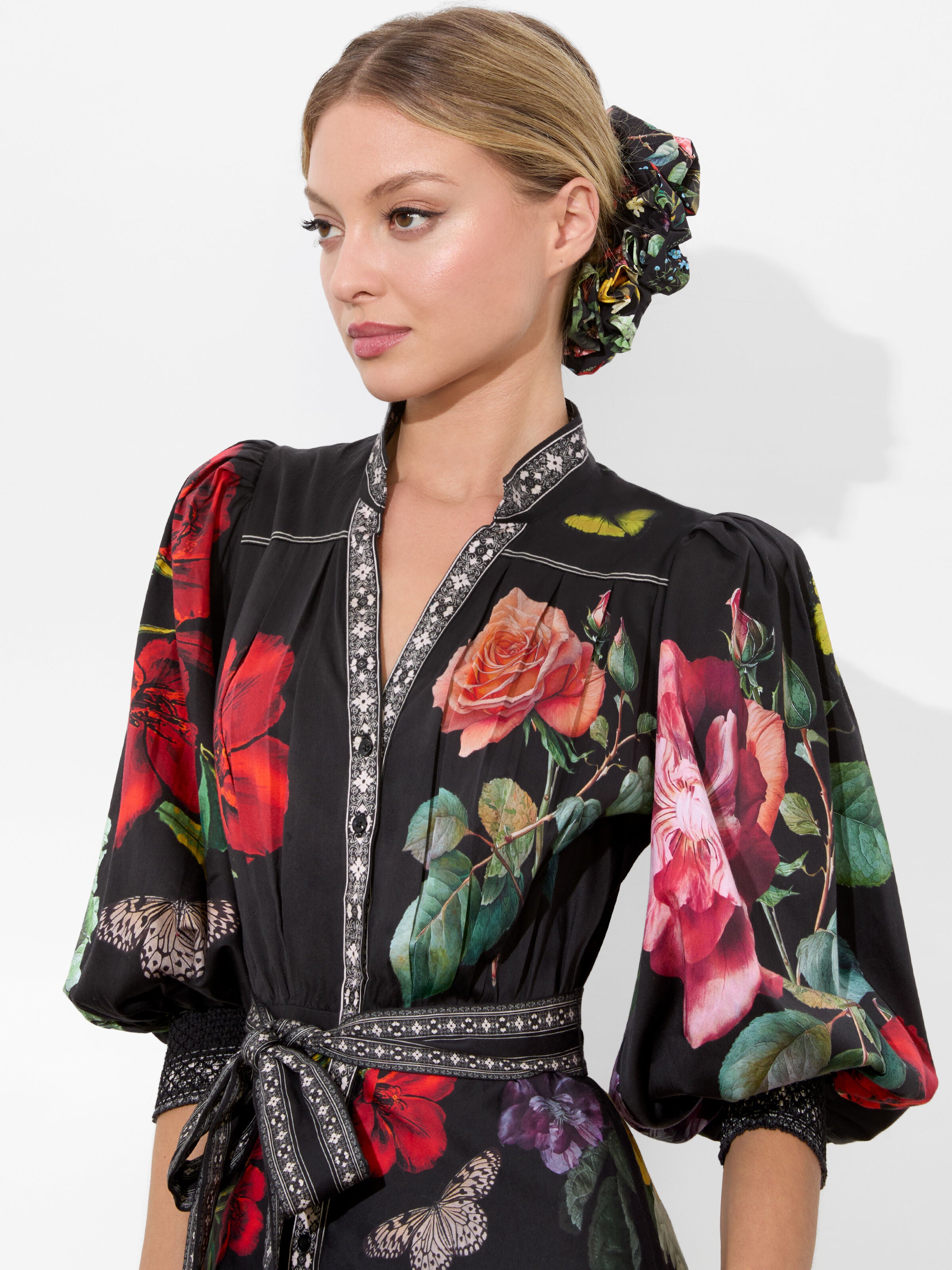 CHER LARGE SCRUNCHIE-IN THE WIND FLORAL-ALICE + OLIVIA