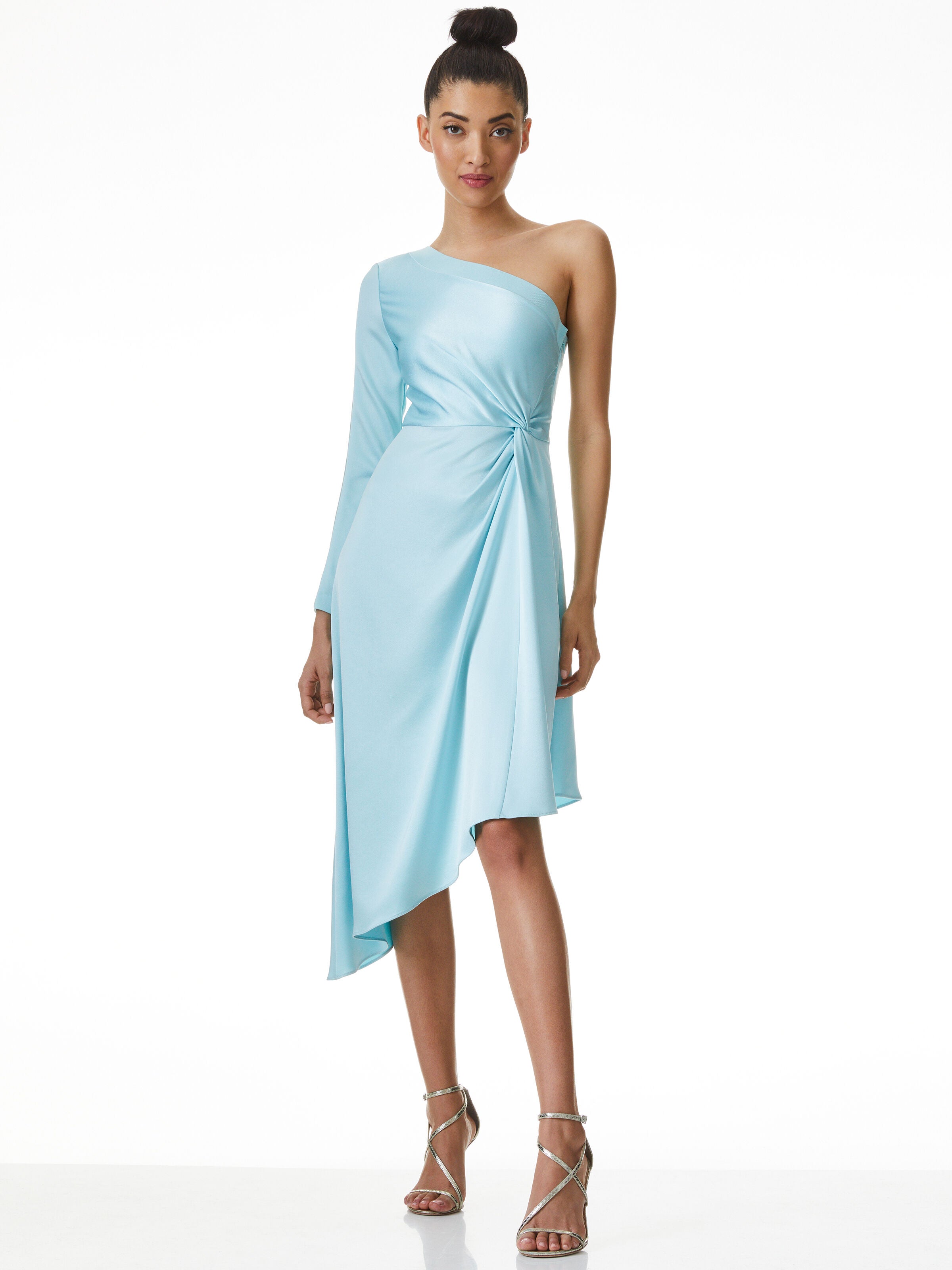 ROBE ASYMÉTRIQUE ÉPAULE DÉNUDÉE DORA-ALICE + OLIVIA