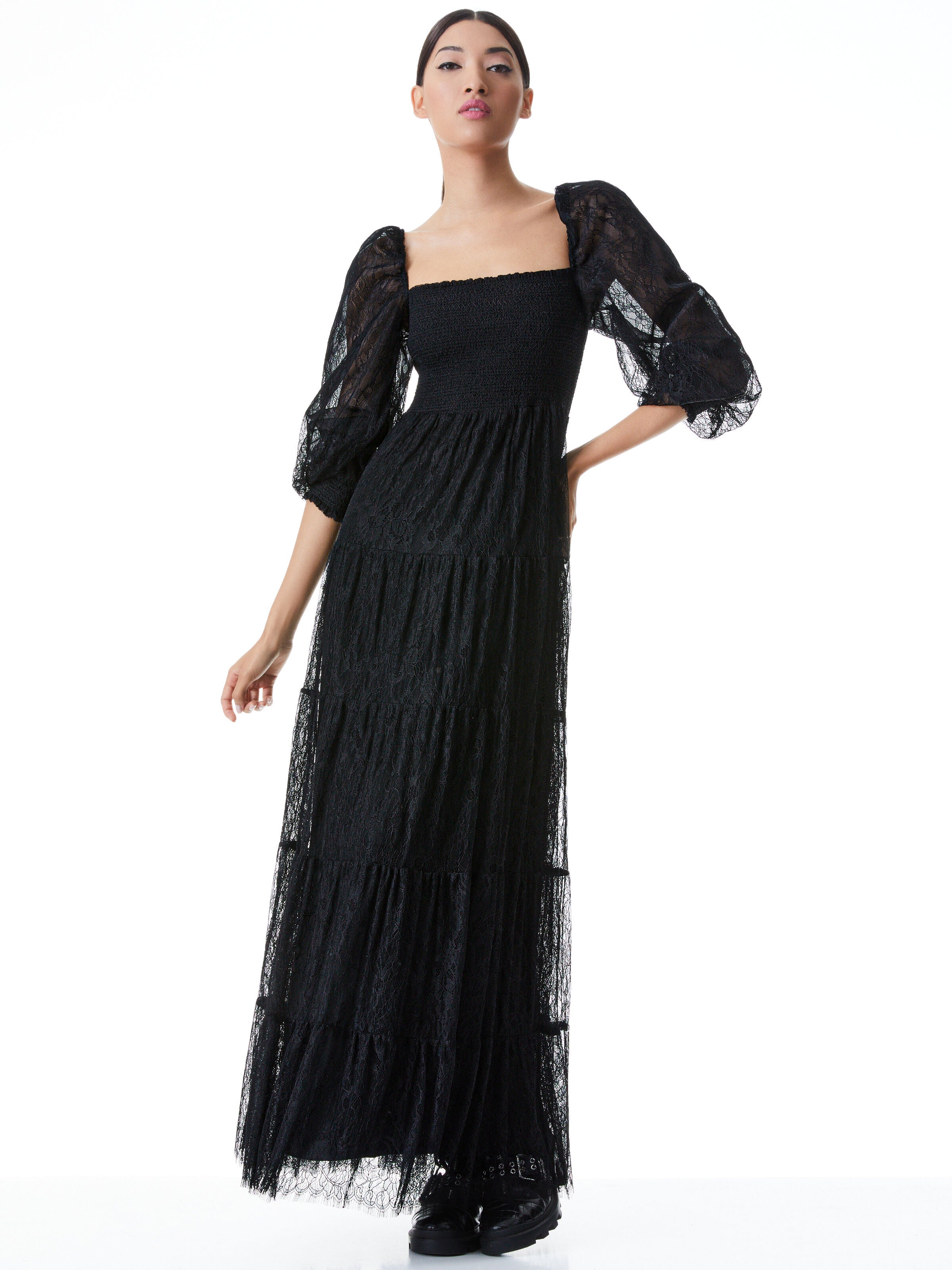 ABITO LUNGO IN PIZZO COOPER