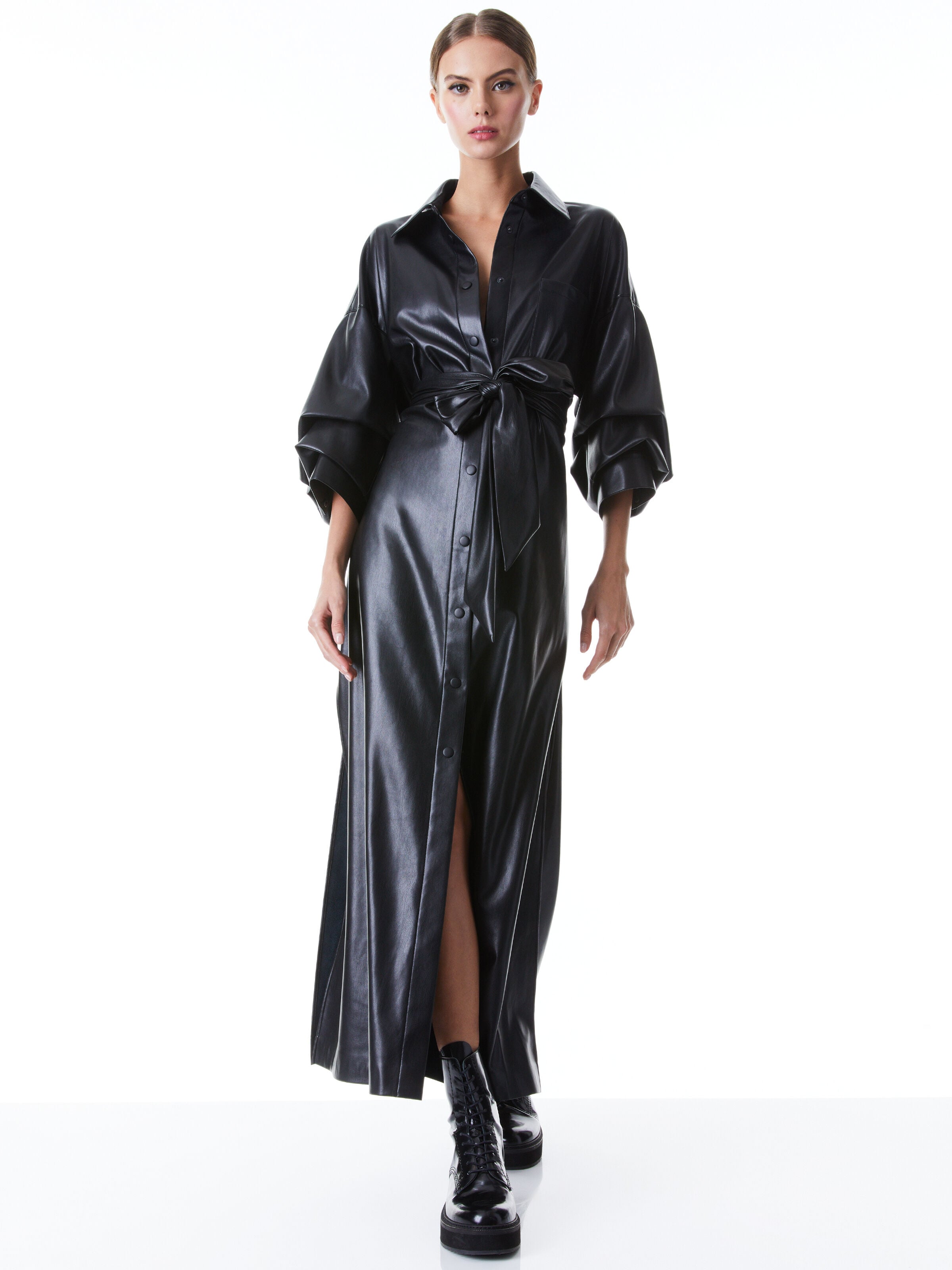 ROBE LONGUE BOUTONNÉE EN CUIR VEGAN TANIKA-ALICE + OLIVIA