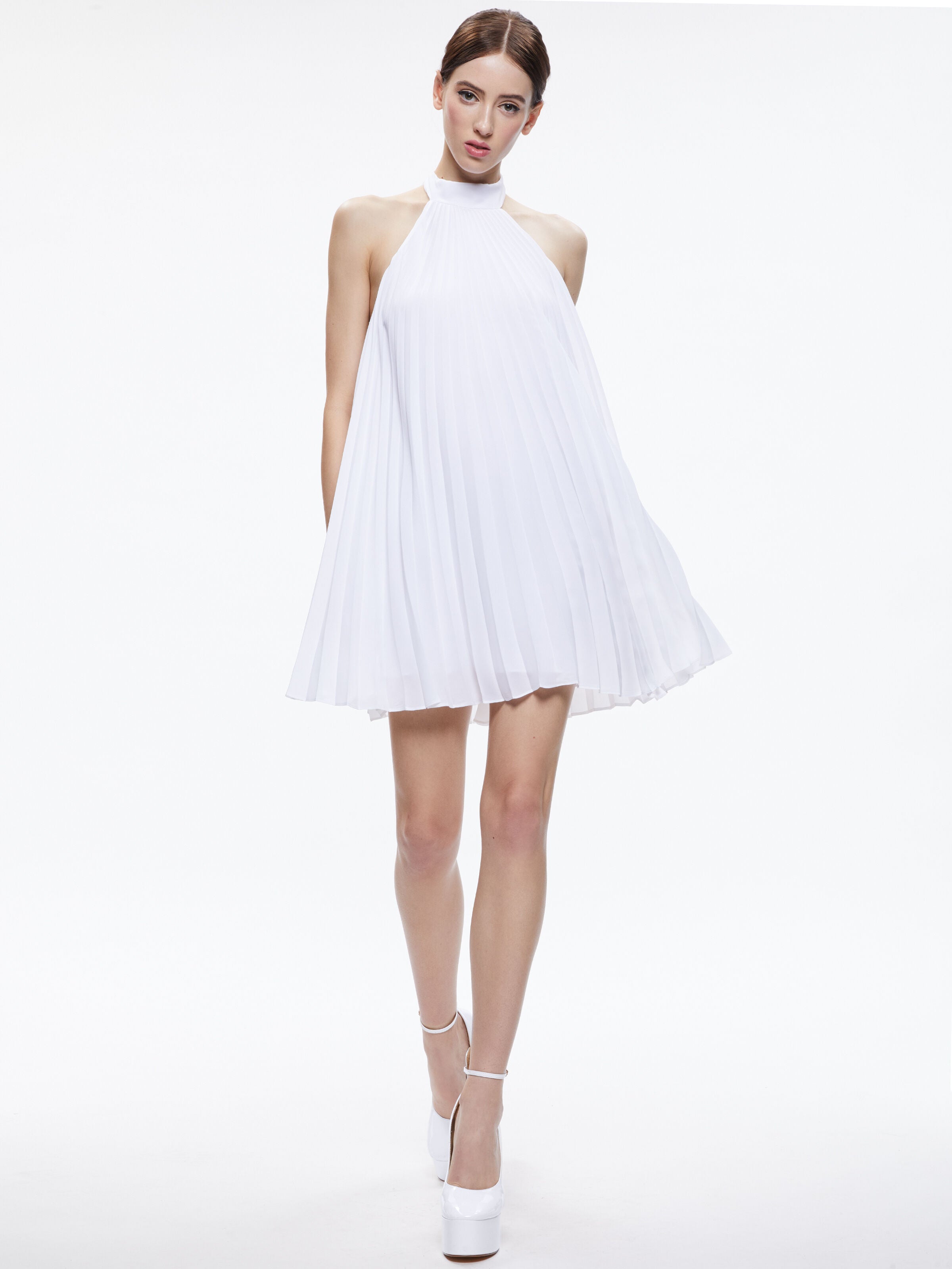 ROBE COURTE AVIANA PLISSÉE SOLEIL À ENCOLURE HALTER-ALICE + OLIVIA