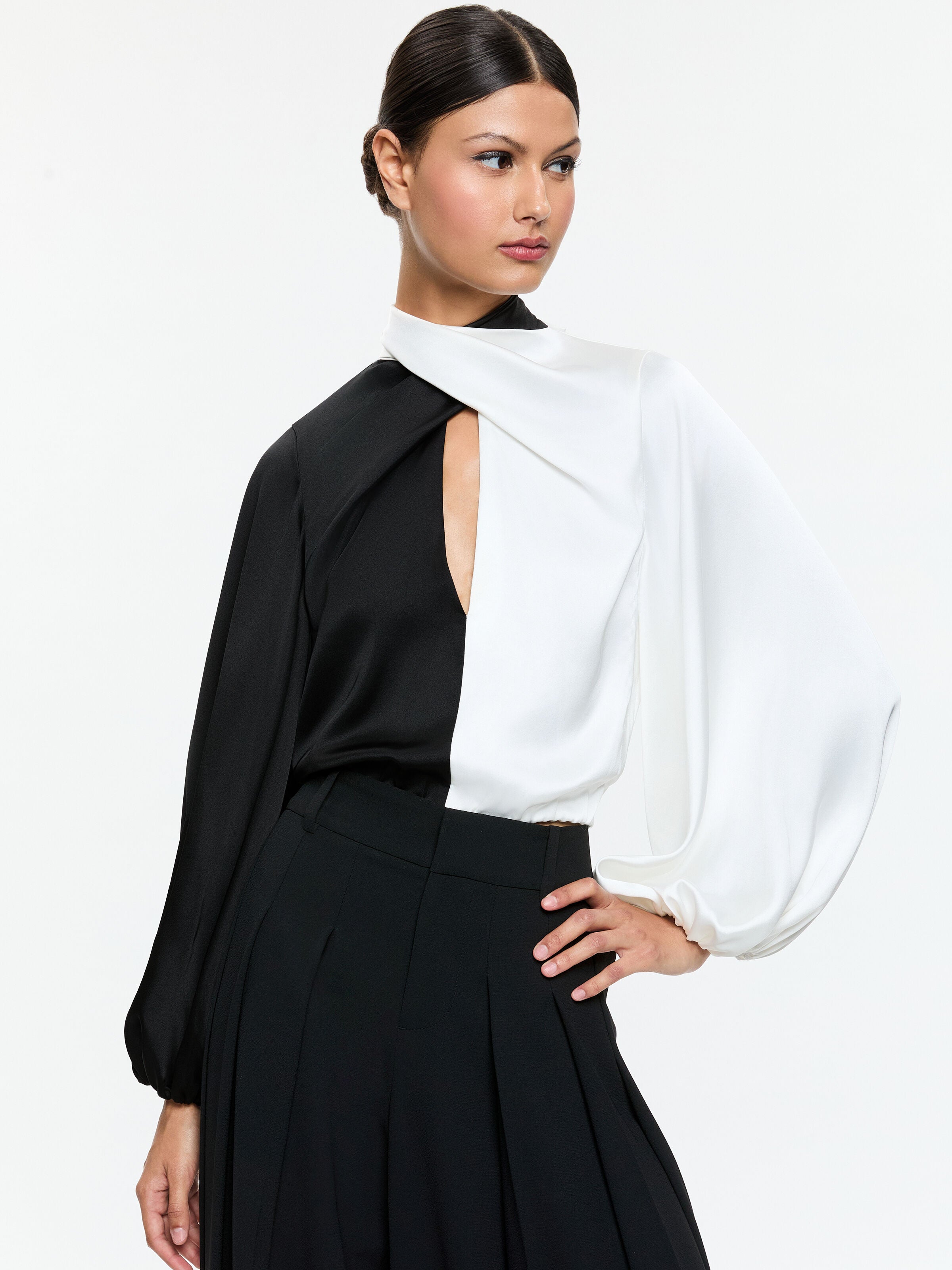 MAHOGANY CROP TOP-BLACK/OFF WHITE-ALICE + OLIVIA