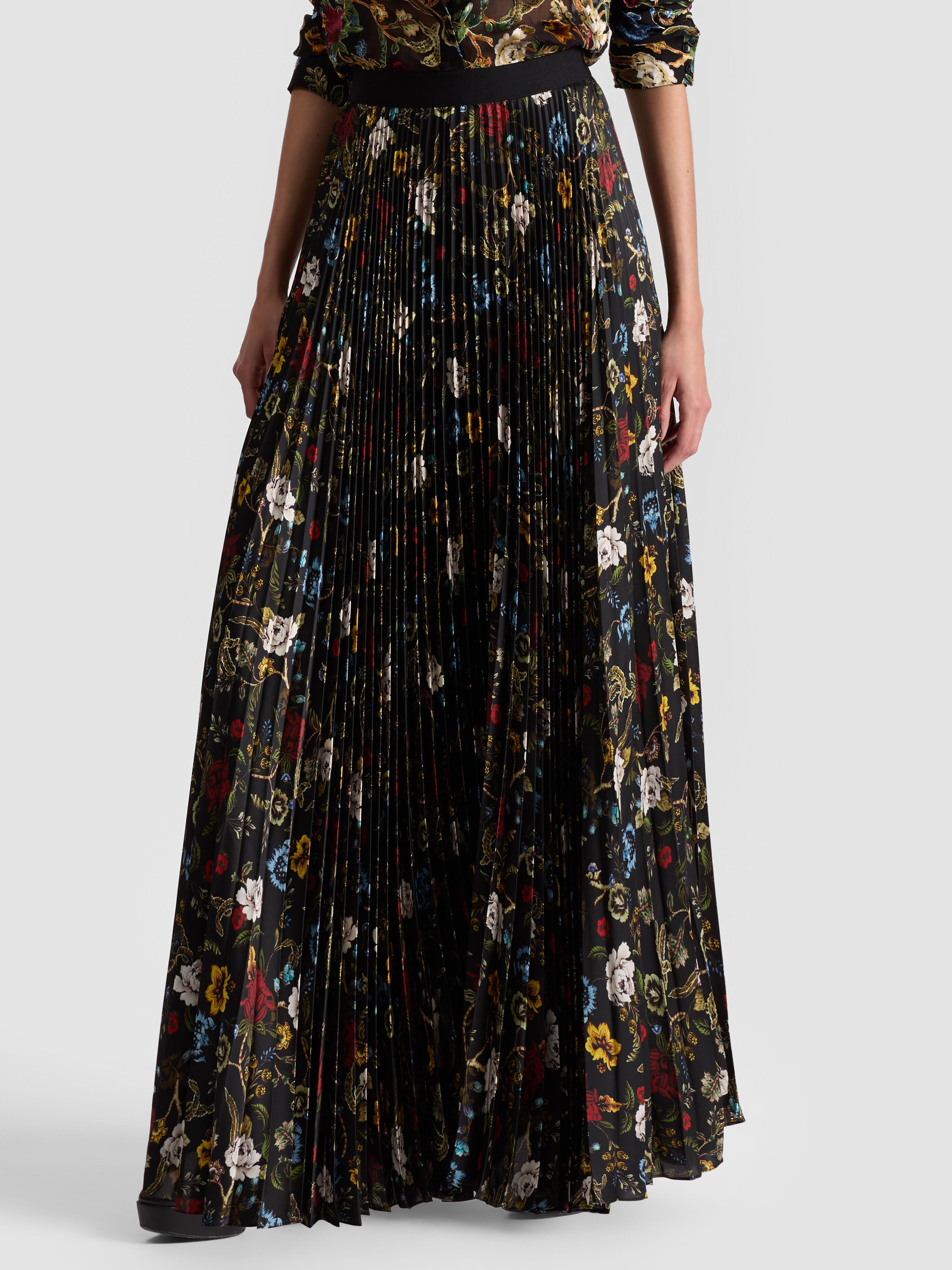 KATZ PLEATED MAXI SKIRT-TAPESTRY TRAILS SM BLACK-ALICE + OLIVIA