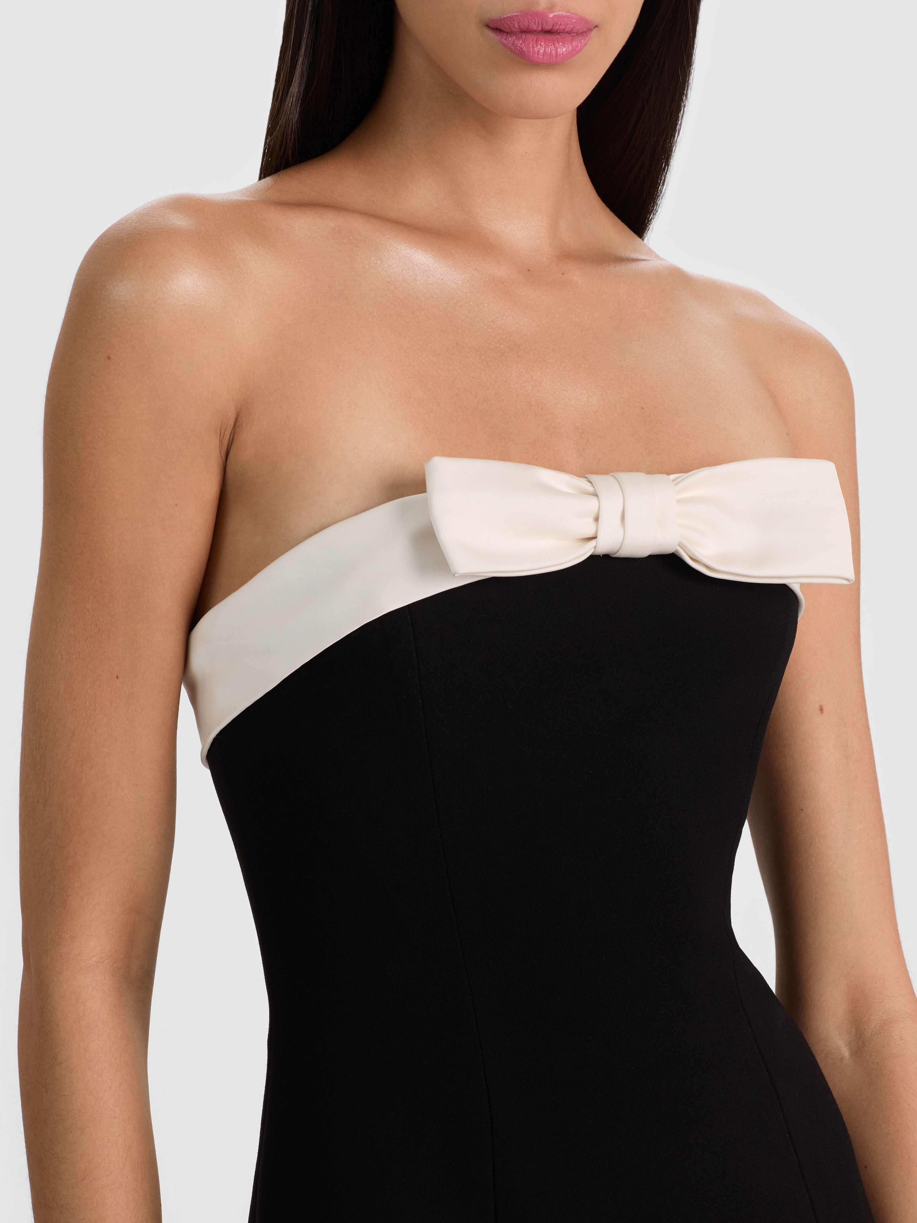 Combinaison-short sculptée KATYA à nœud – NOIR/BLANC CASSÉ-ALICE + OLIVIA