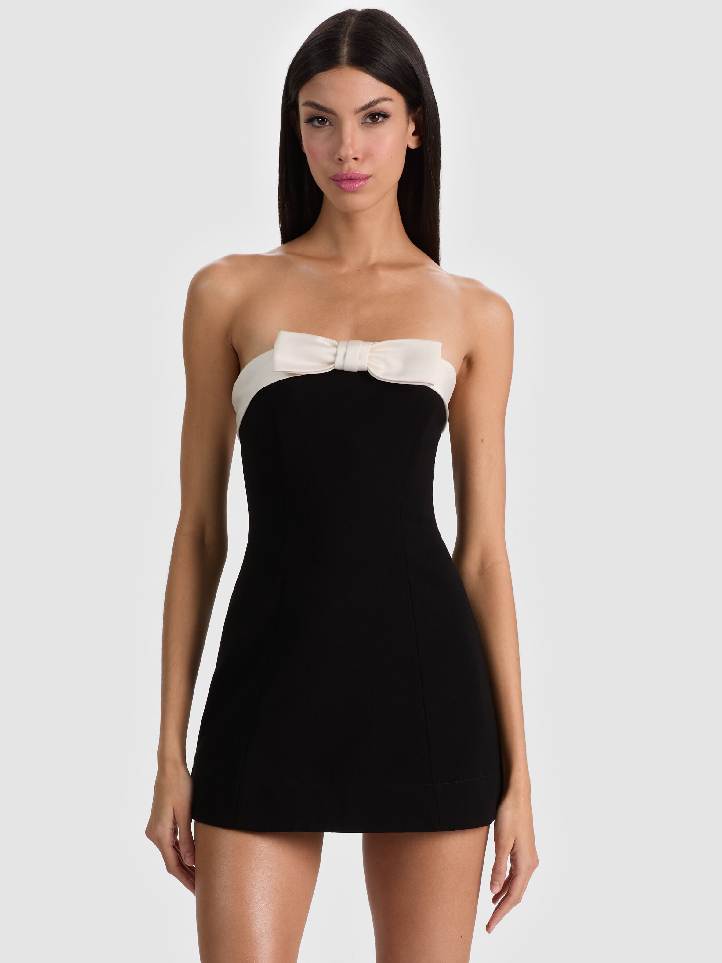 Combinaison-short sculptée KATYA à nœud – NOIR/BLANC CASSÉ-ALICE + OLIVIA