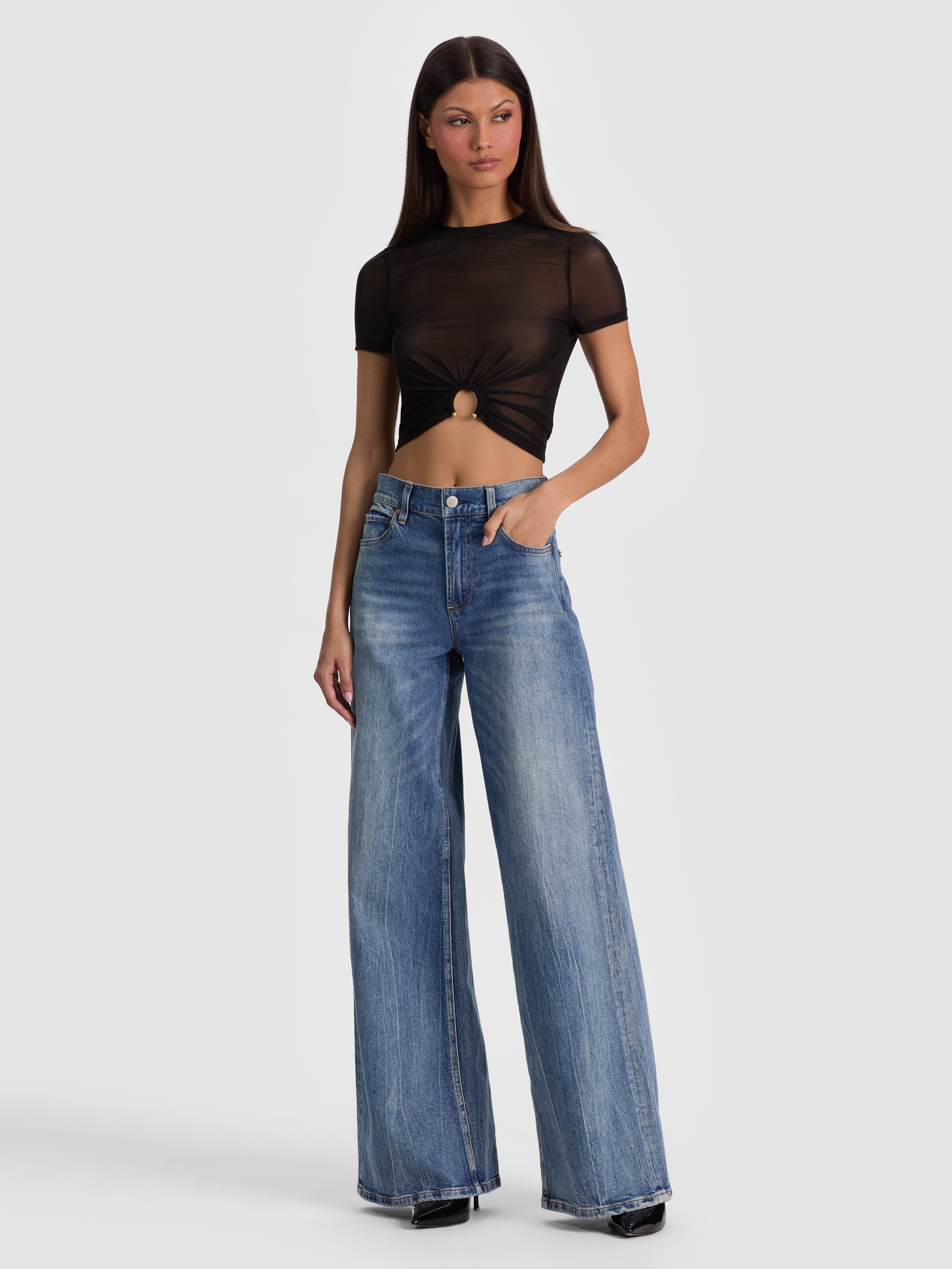 COURTNEY TEE COURTE FRONCÉE AVEC DÉTAIL QUINCAILLERIE-ALICE + OLIVIA