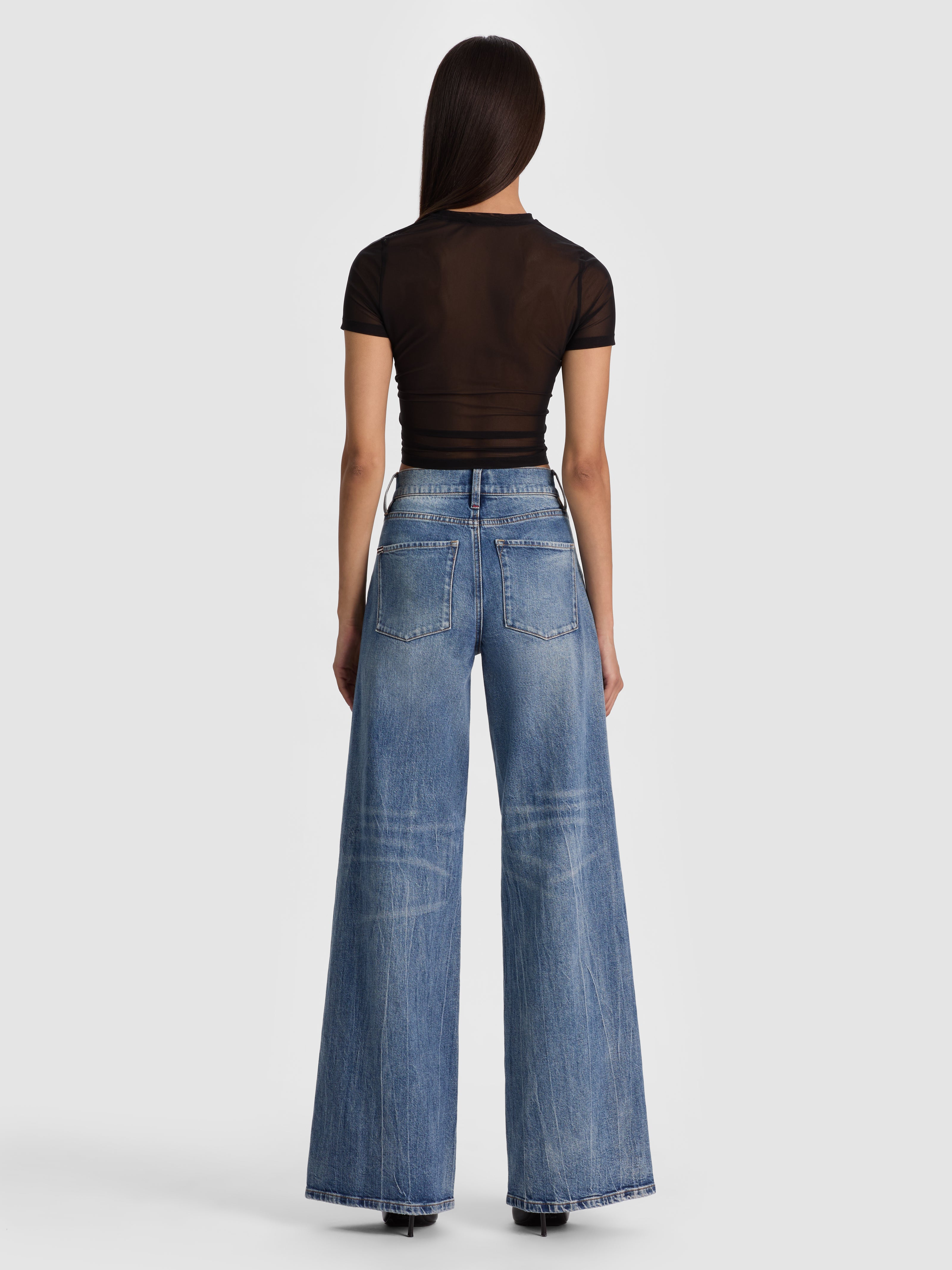 COURTNEY TEE COURTE FRONCÉE AVEC DÉTAIL QUINCAILLERIE-ALICE + OLIVIA