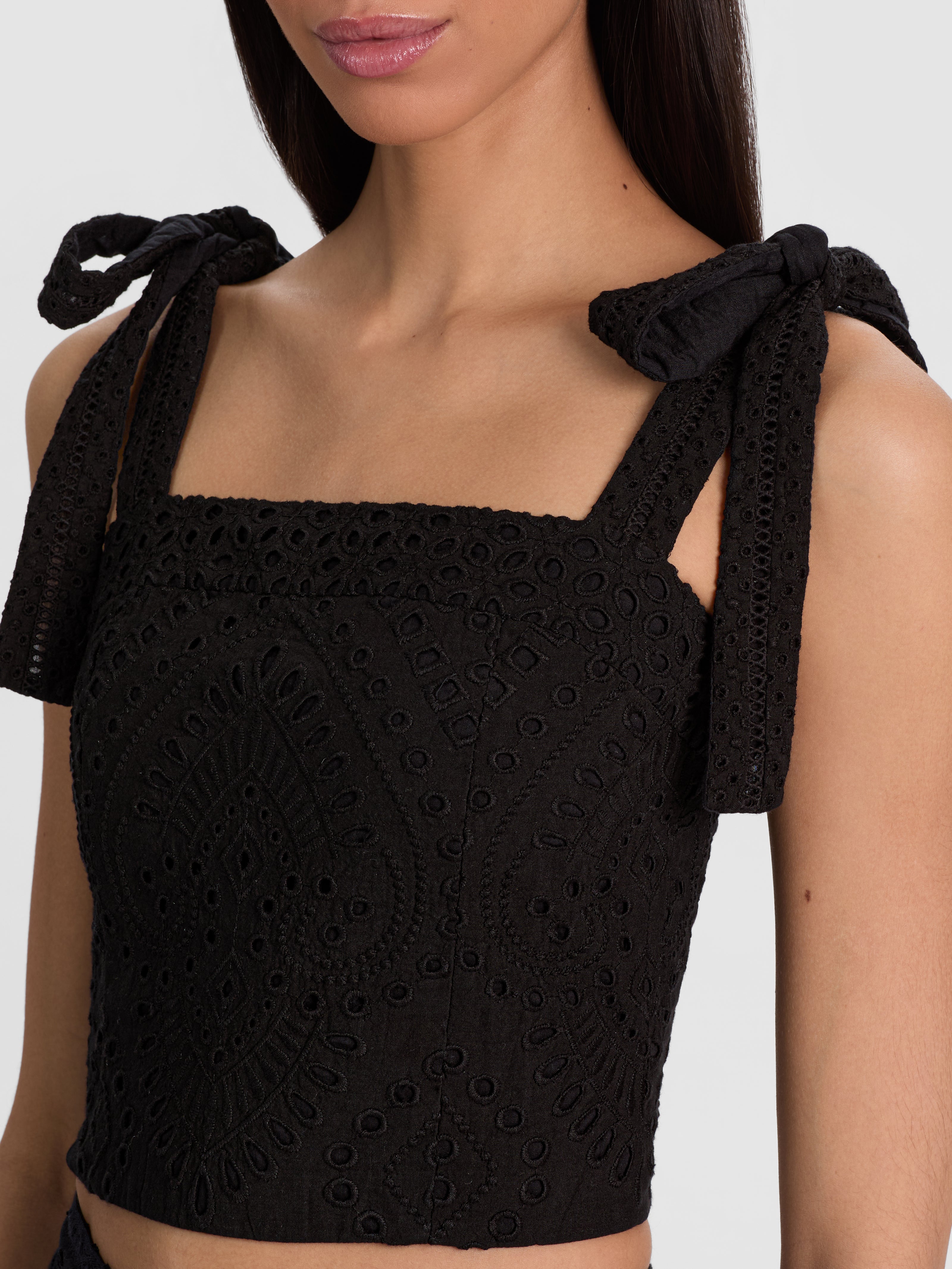 TOP CORTOCON RICAMO MARINDA-ALICE + OLIVIA