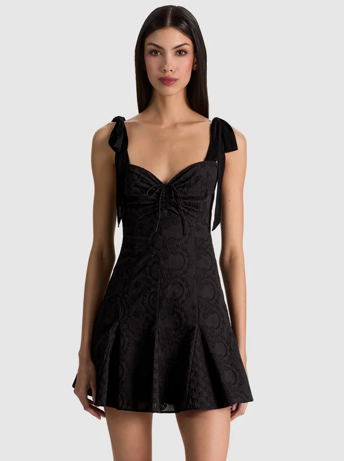 AMBRIE EMBR TIE STRAP ROBE COURTE GODET BRETELLES À NOUER-ALICE + OLIVIA