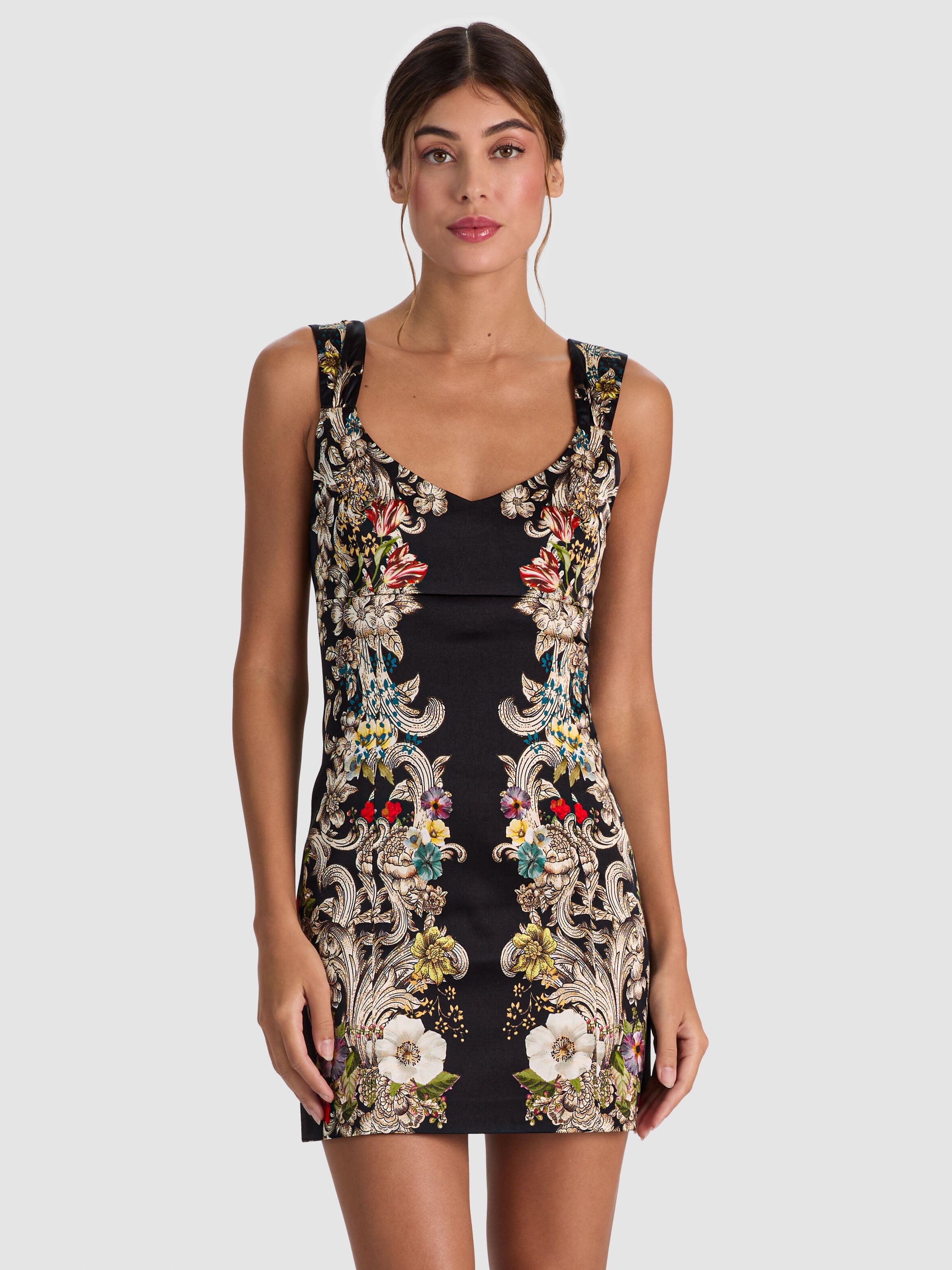 ROBE COURTE AJUSTÉE RENEE-ALICE + OLIVIA