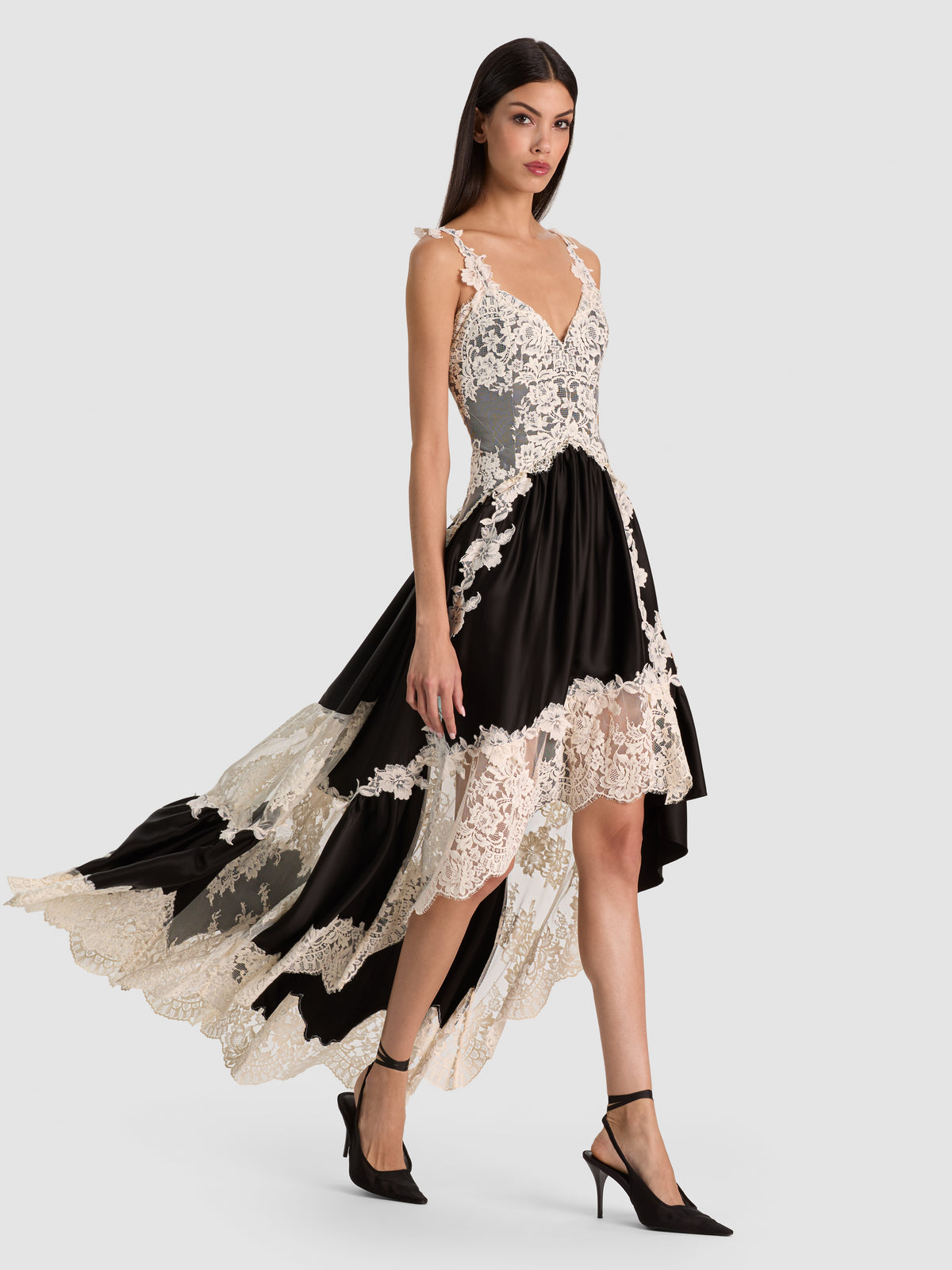 ROBE ADLA EN DENTELLE ASYMÉTRIQUE HAUT-BAS – NOIR/CHINO