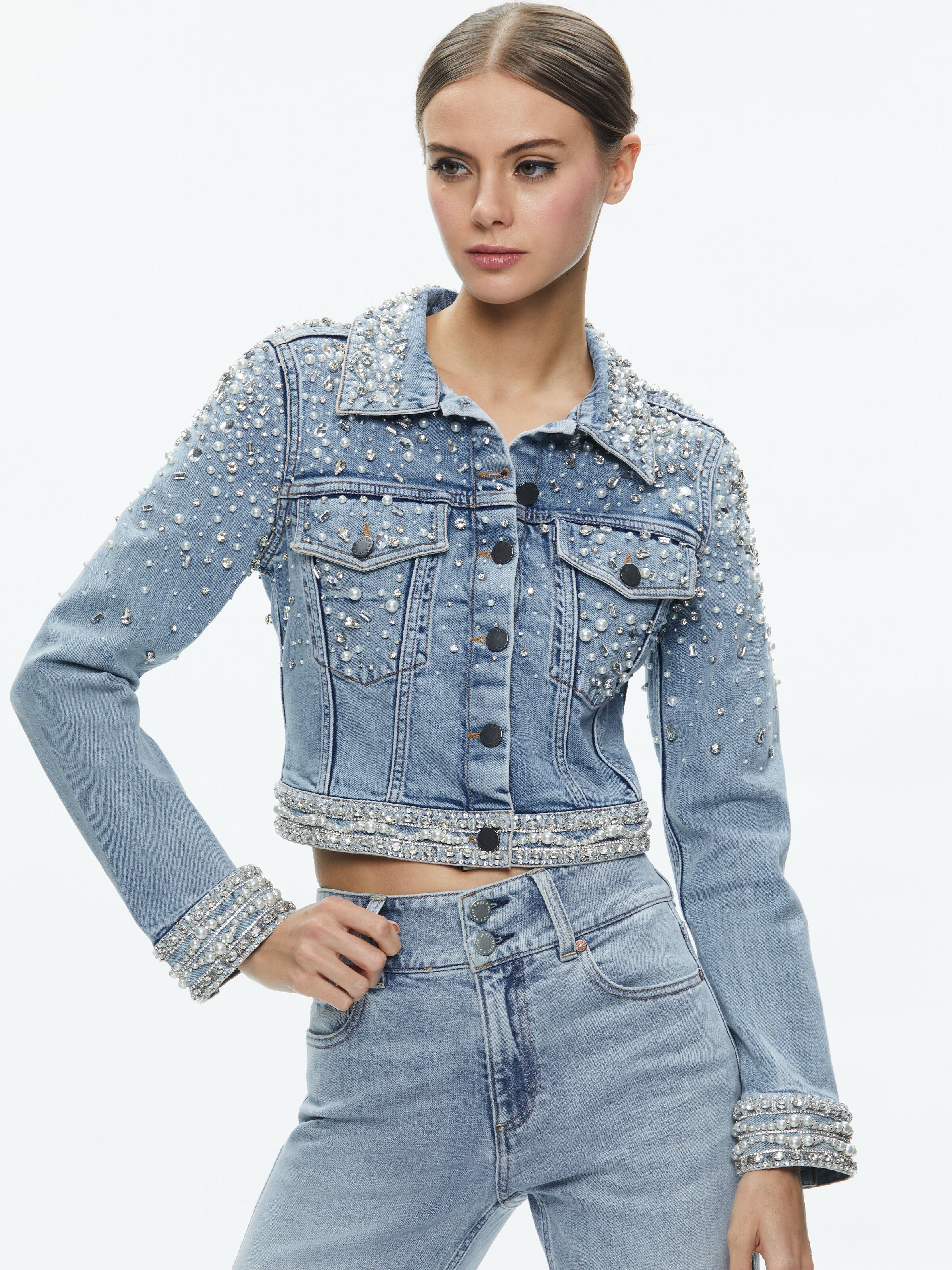 BLOUSON EN JEAN AJUSTÉ AVEC ORNEMENTS NELSON-ALICE + OLIVIA