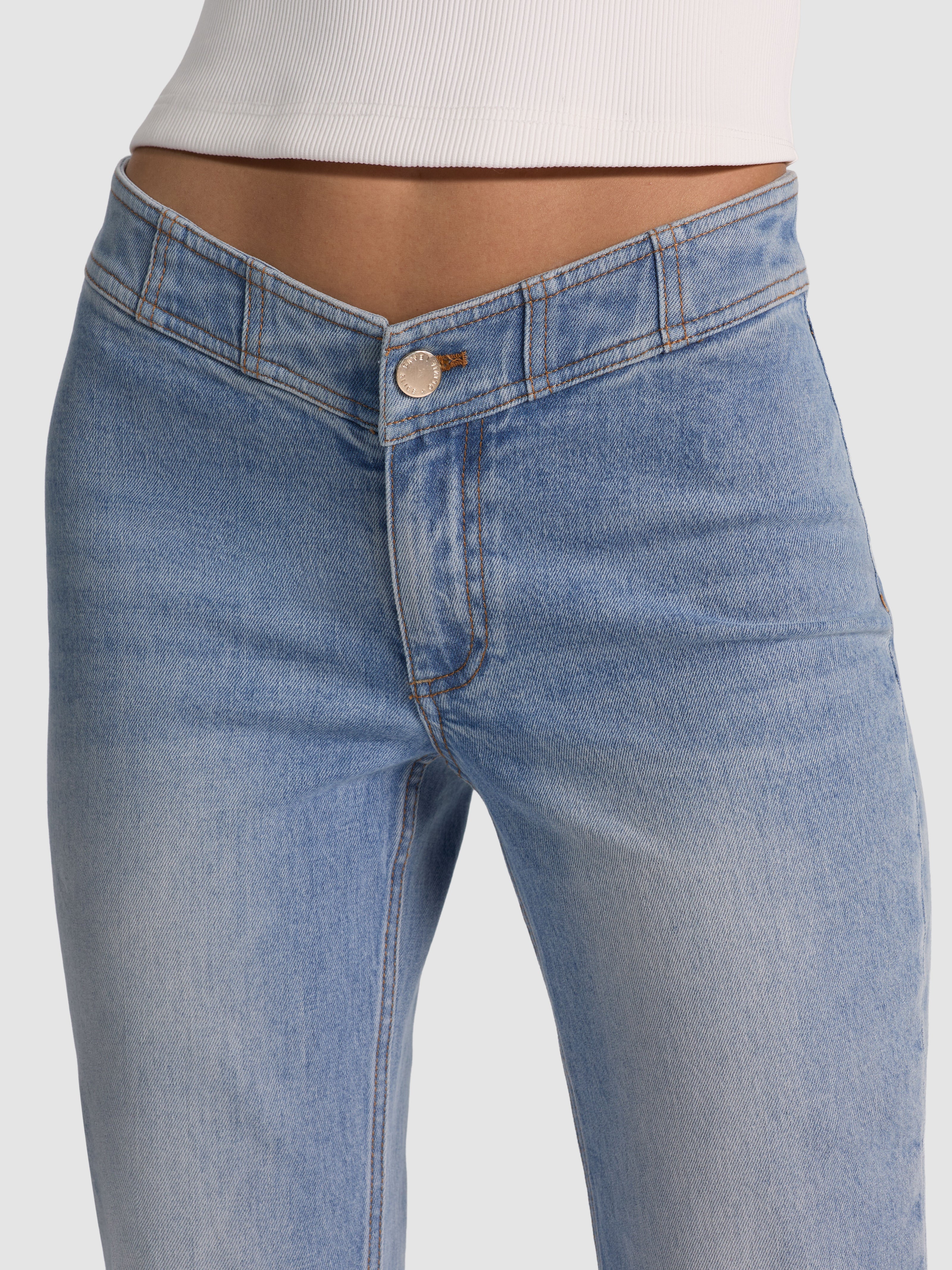 CHELSEA CROPPED FLARE JEAN-EDIE WASH-ALICE + OLIVIA