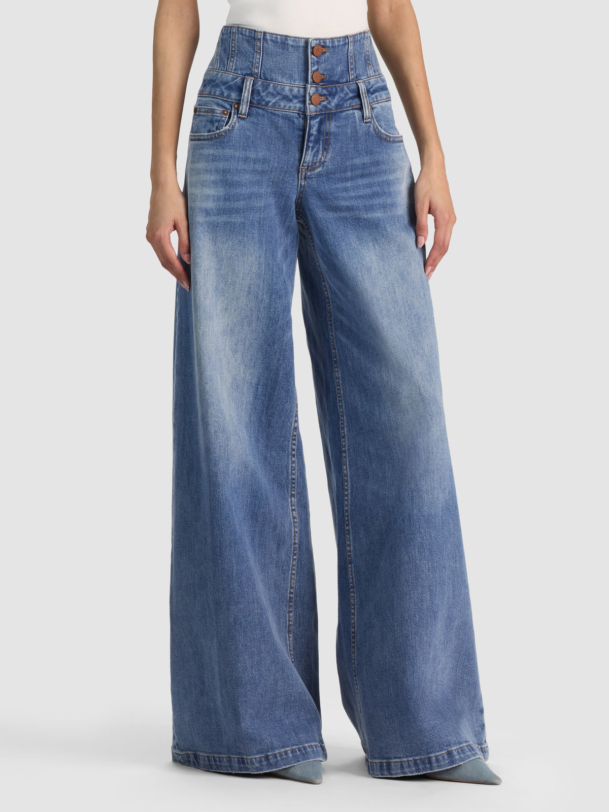 WHIT ULTRA HIGH BUTTON FRONT JEAN