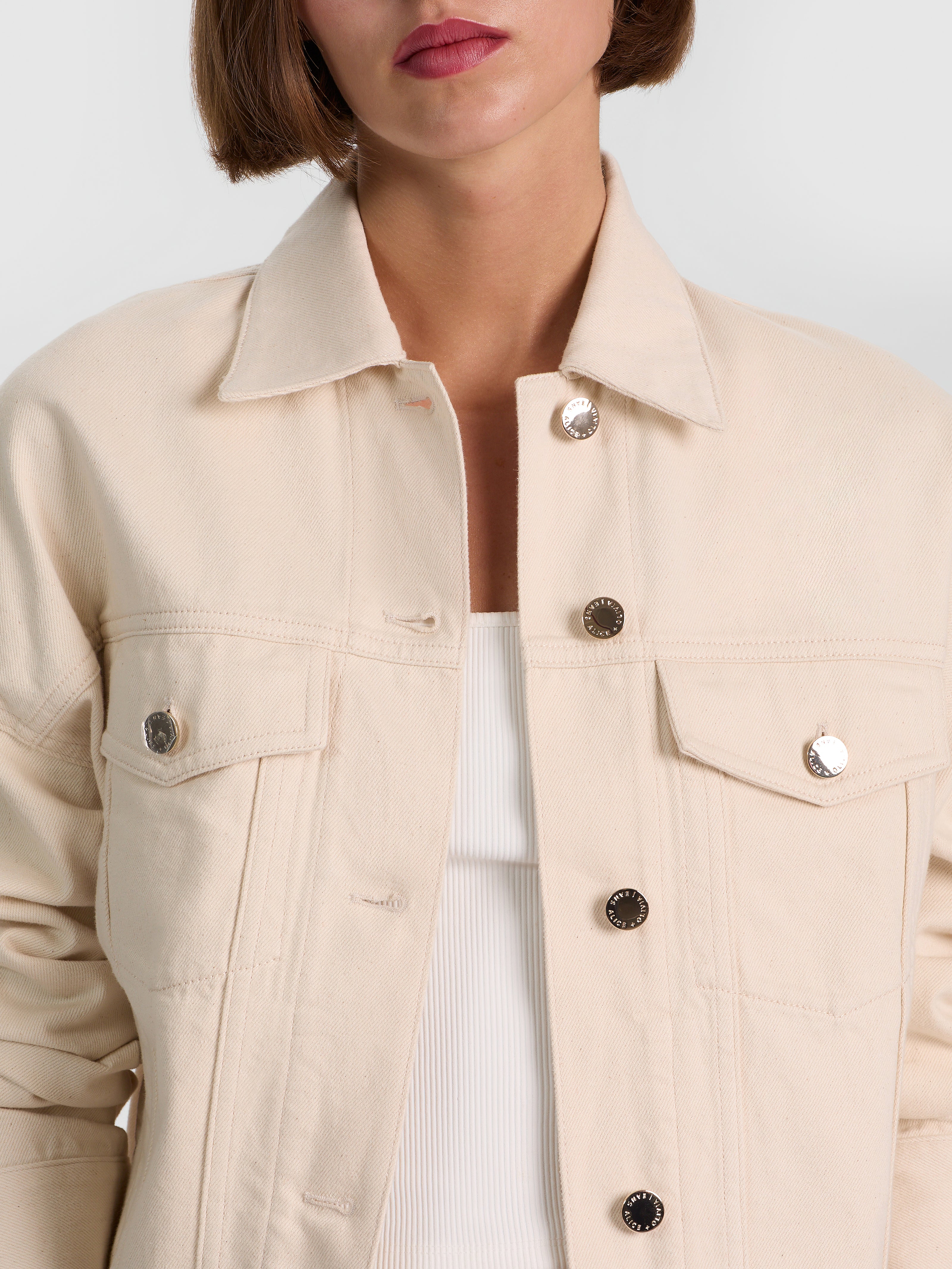 VESTE CAMIONNEUR SURTAILLEE EN JEAN JESSE-ALICE + OLIVIA