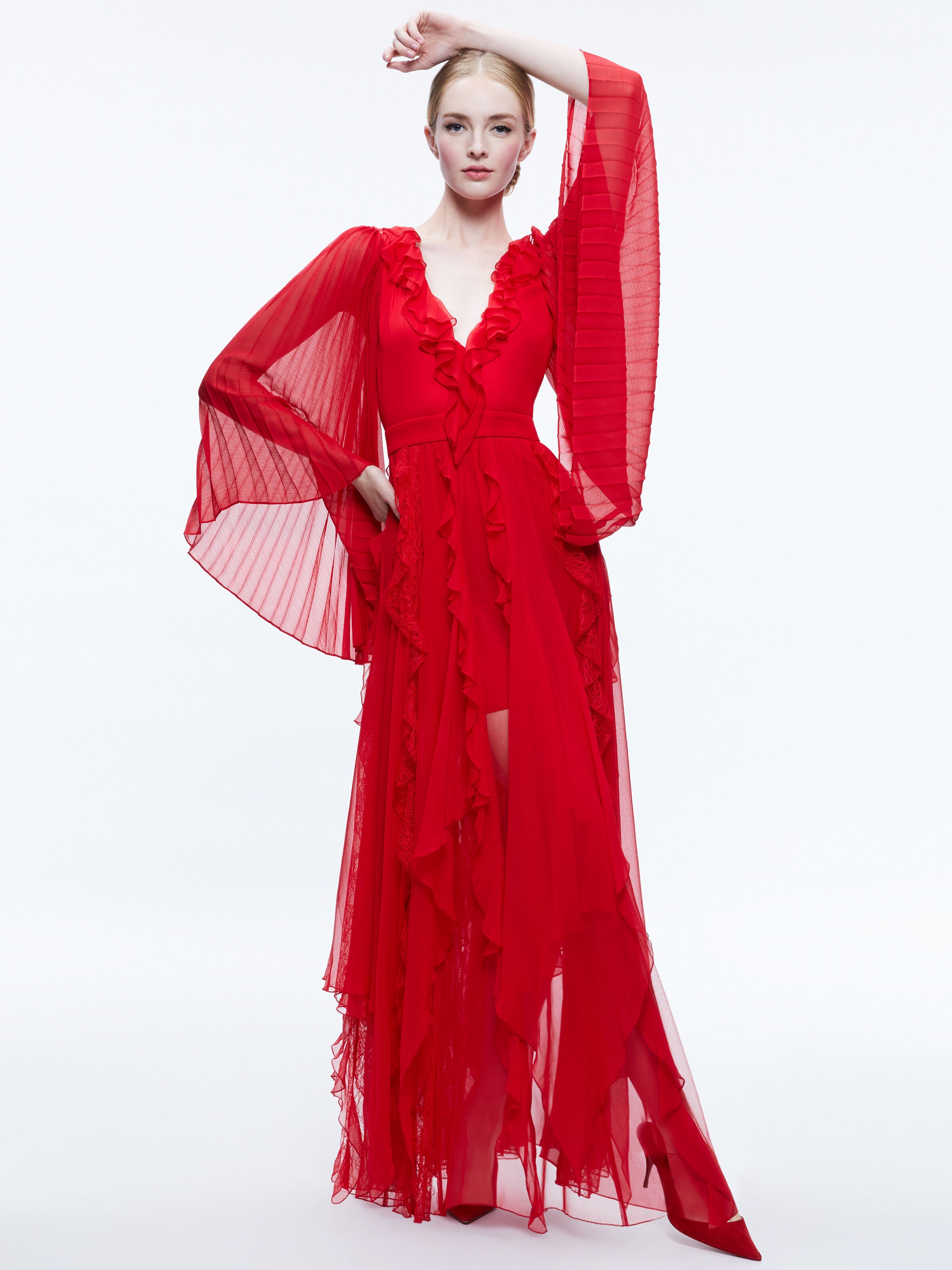 ROBE LONGUE À MANCHES ÉVASÉES ET EFFET SOLEIL