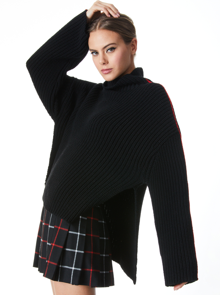 RUTHANNE SIDE SLIT TURTLENECK PULLOVER - BLACK/PERFECT RUBY - Alice And Olivia