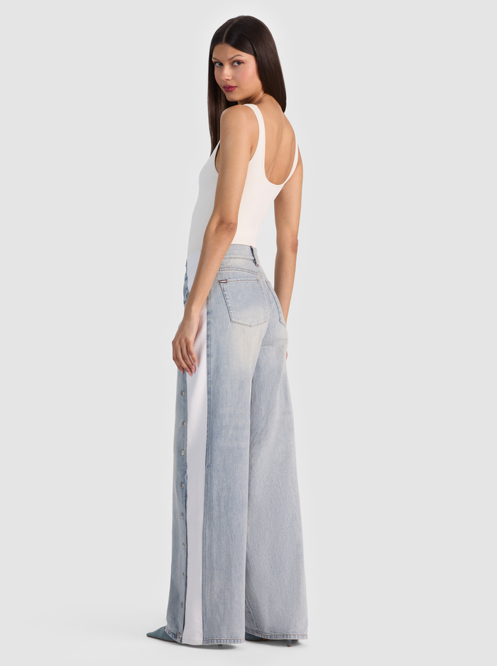 AMAZING SNAP JEAN - ROCKSTAR BLUE image 3 - ALICE + OLIVIA