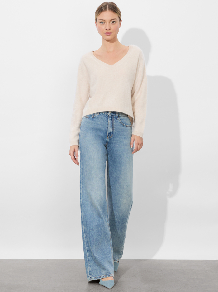 WILLIAMS CASHMERE PULLOVER - OATMEAL HEATHER image 5 - Alice And Olivia