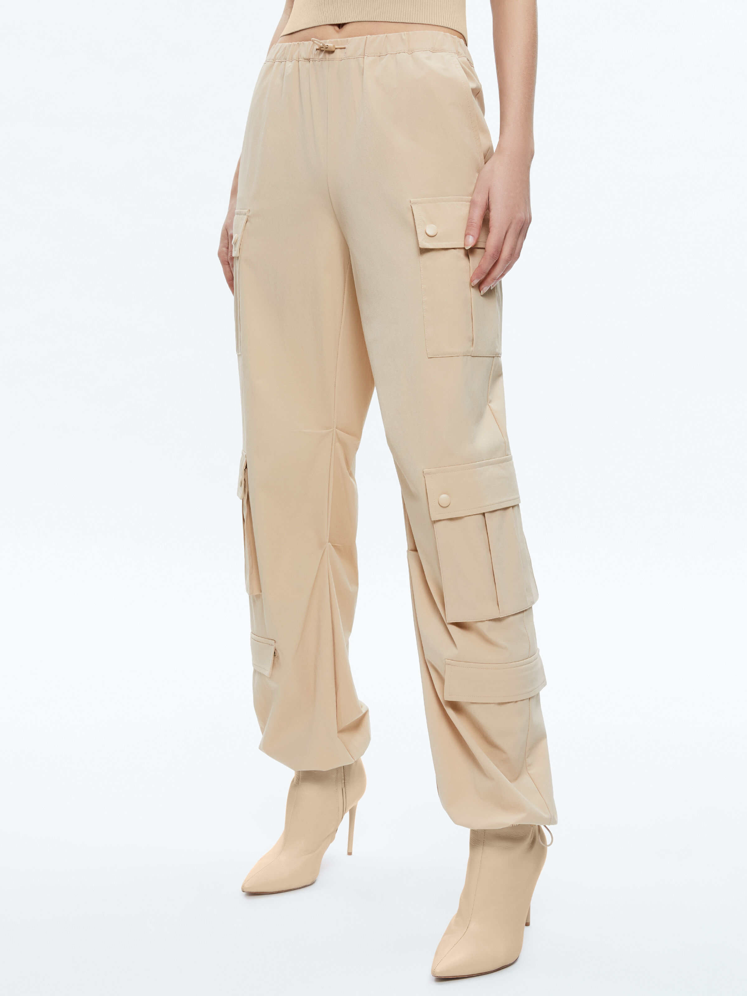 Shara Parachute Cargo Pant In Almond Alice Olivia