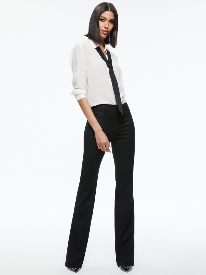 OLIVIA BOOTCUT PANT - BLACK image 4 - Alice And Olivia