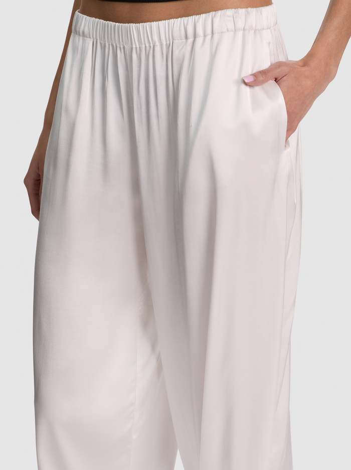 DECLAN PULL ON GENIE PANT - OFF WHITE image 3 - ALICE + OLIVIA