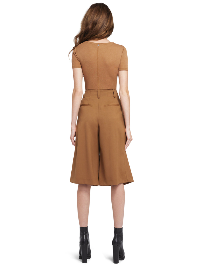 CINDY CROPPED TEE - CAMEL image 1 - Alice And Olivia