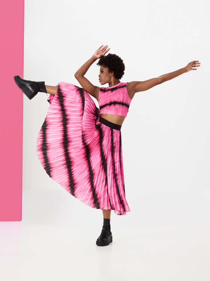 KATZ PLEATED MAXI SKIRT - WASHED TIE DYE PINK image 9 - Alice And Olivia