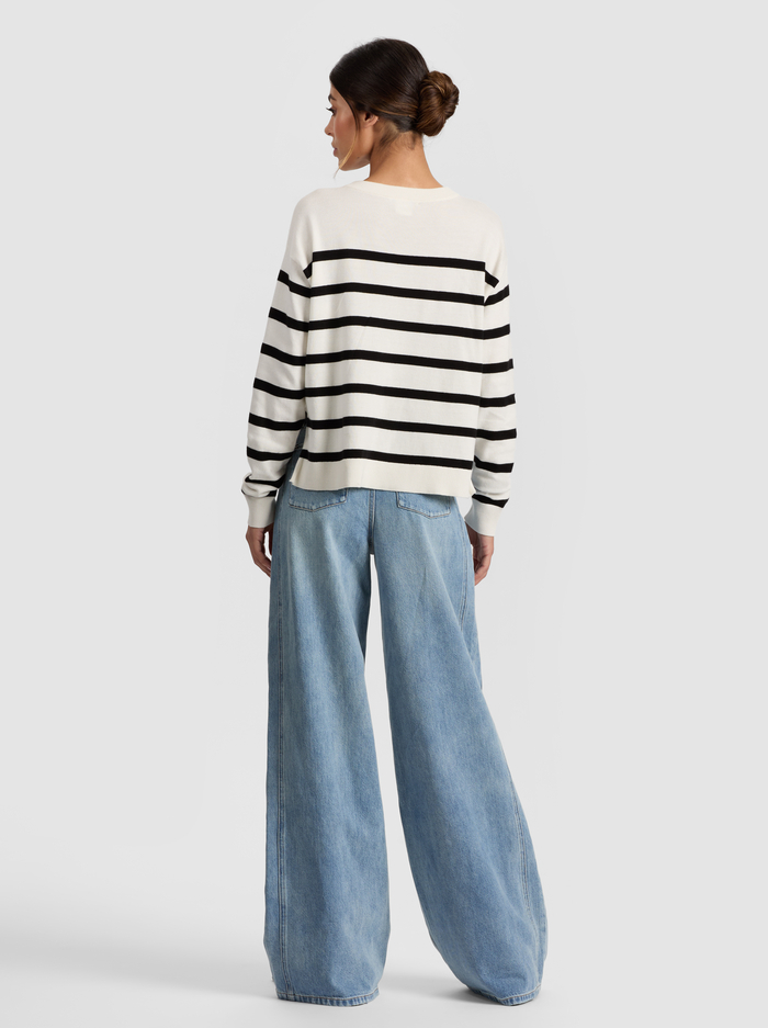 PATTERSON EASY PULLOVER - SOFT WHITE/BLACK image 2 - Alice And Olivia