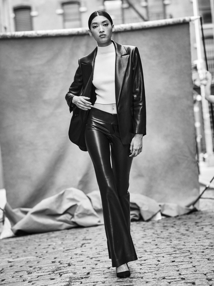 OLIVIA VEGAN LEATHER BOOTCUT PANT - BLACK image 7 - Alice And Olivia