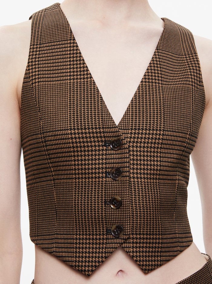 DONNA VEST - CAMEL/BLACK image 3 - ALICE + OLIVIA