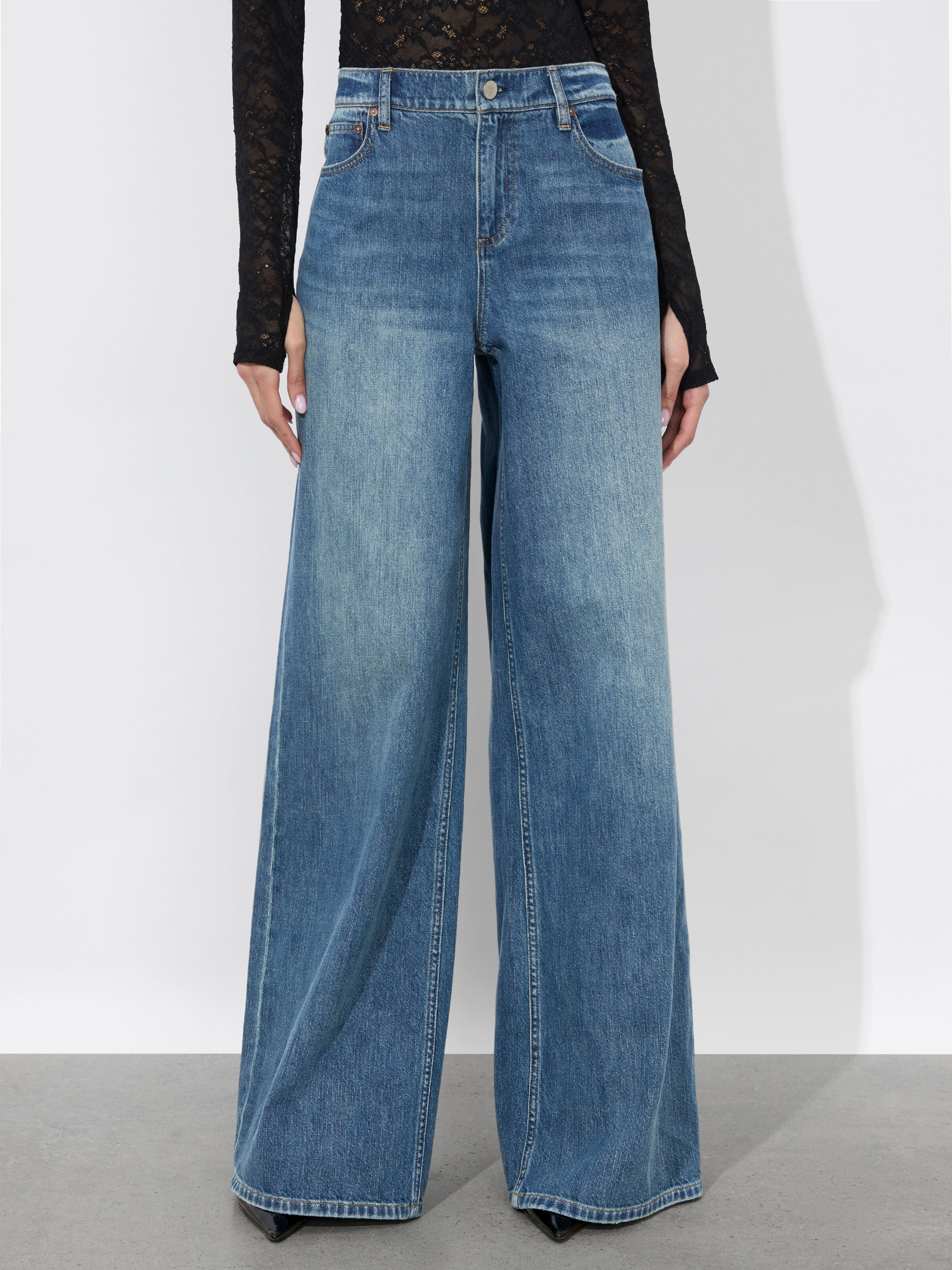 Modern Designer Women's Clothing & Accessories | Alice + Olivia