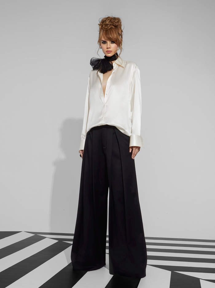 BLAIRE WIDE LEG PLEATED PANT - BLACK image 6 - Alice And Olivia