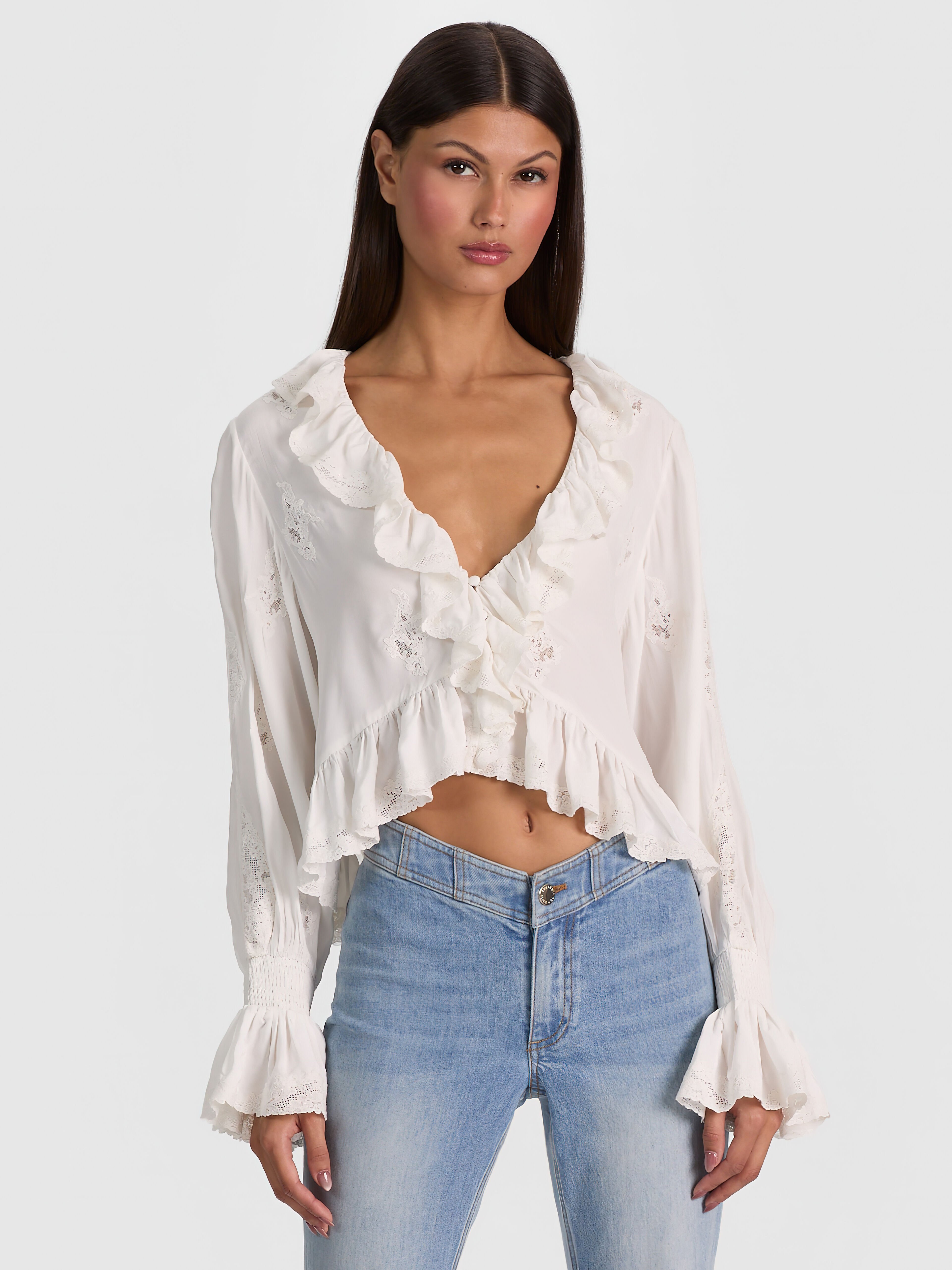 SKYE RUFFLED BLOUSE in OFF WHITE | ALICE + OLIVIA