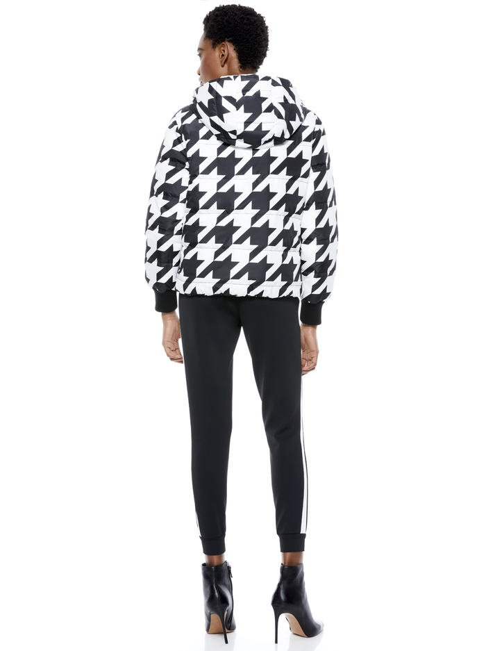 DURHAM REVERSIBLE PUFFER - HOUNDSTOOTH/COMBO image 7 - Alice And Olivia