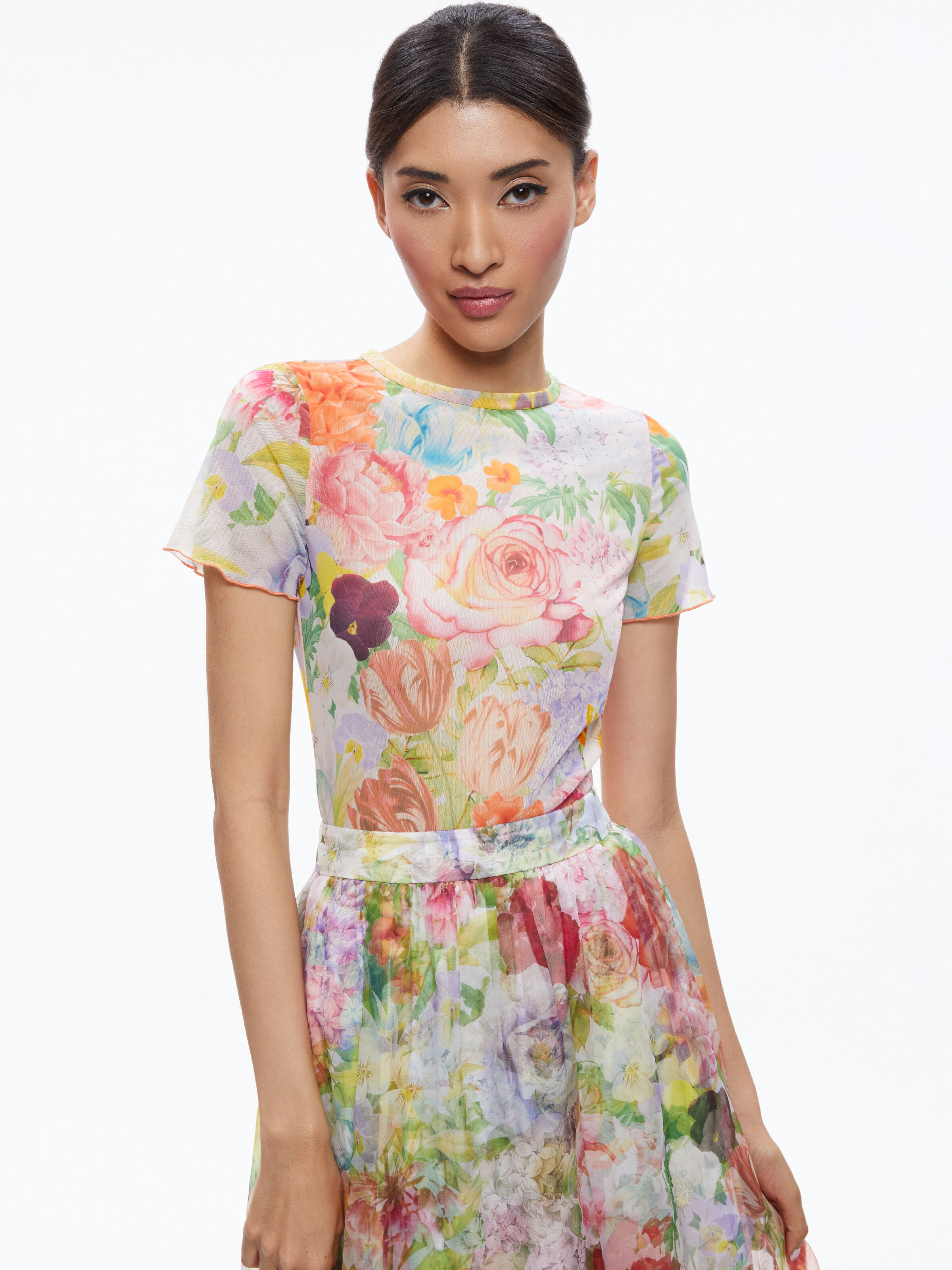 Delaina Short Sleeve Lettuce Trim Crop Top In Dawn Floral Alice Olivia