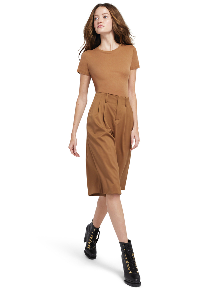 CINDY CROPPED TEE - CAMEL image 5 - ALICE + OLIVIA