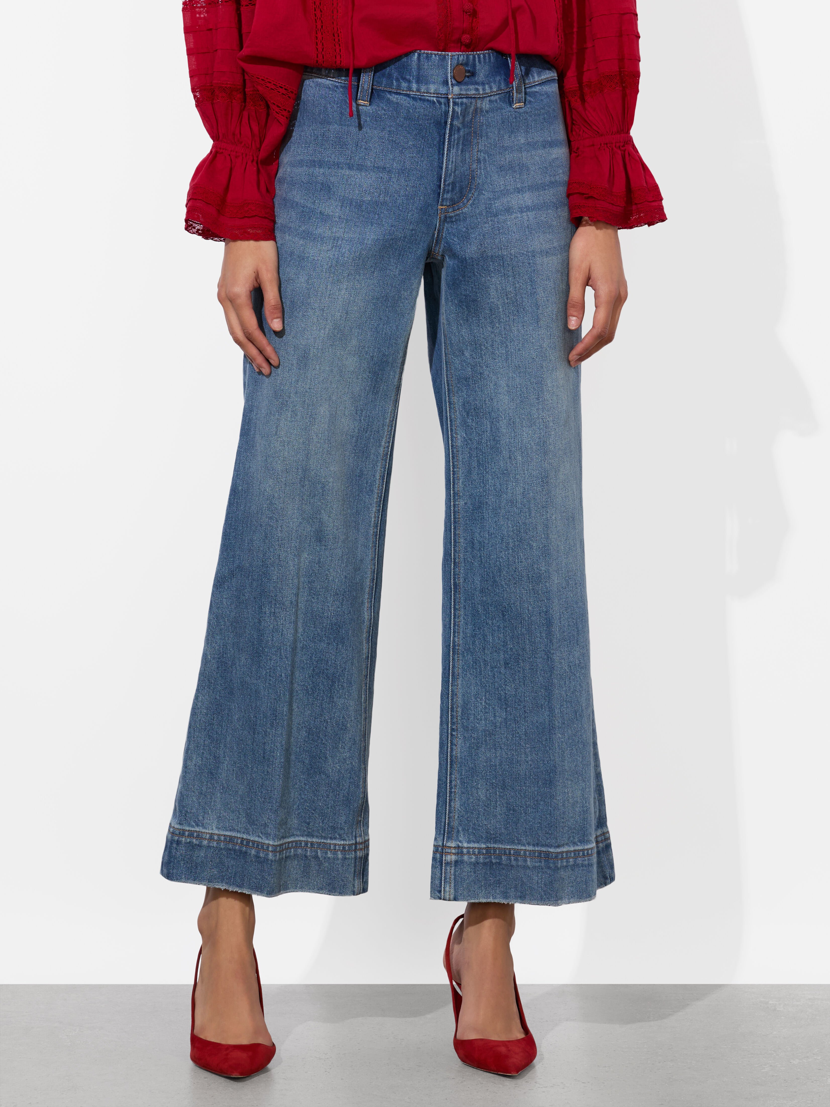Weezy Lasercut Jean In Avery Blue | Alice + Olivia