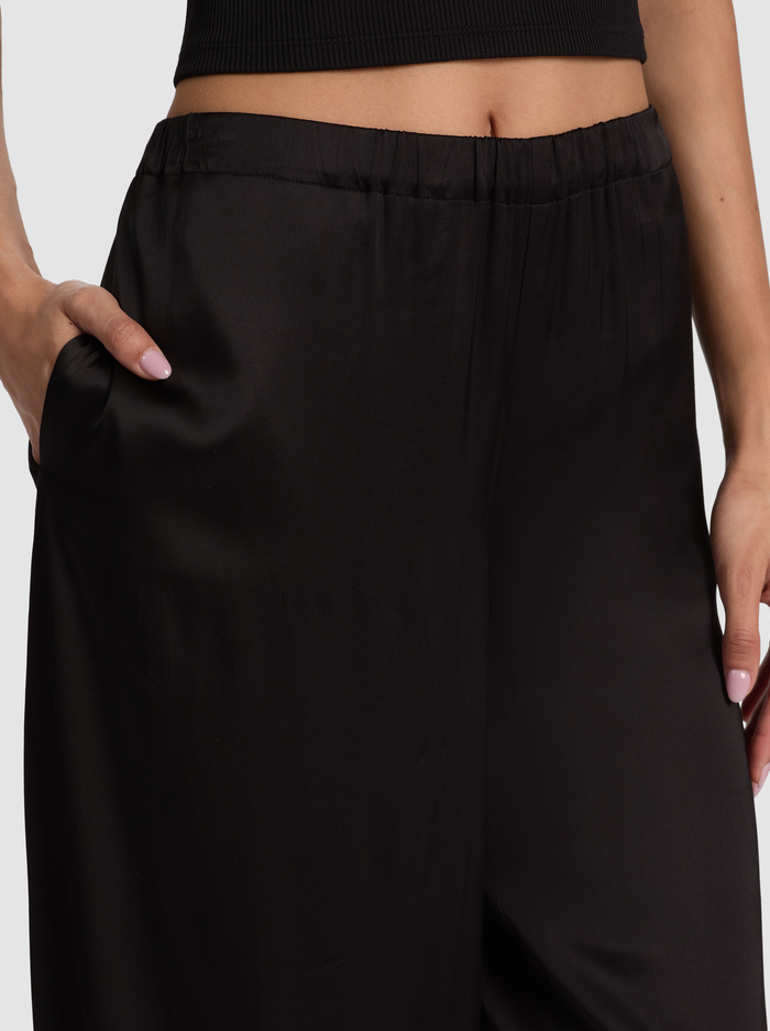 DECLAN PULL ON GENIE PANT - BLACK image 3 - ALICE + OLIVIA