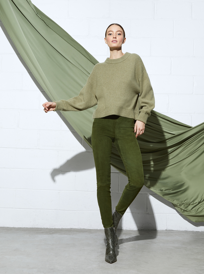 DENVER ROUND HEM SWEATER - SAGE image 7 - Alice And Olivia