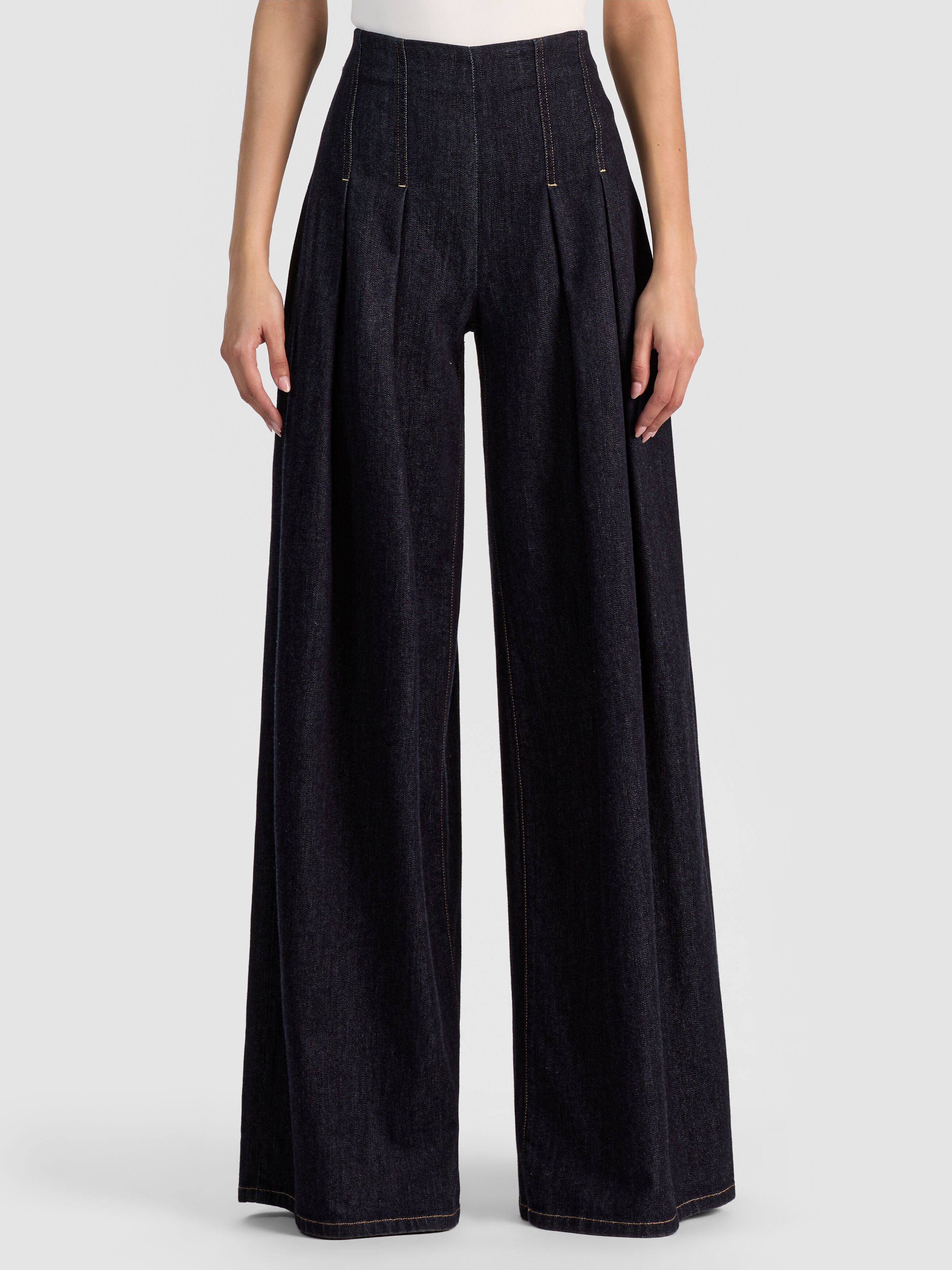 HENRY PLEATED DENIM PANT in DARK RINSE | ALICE + OLIVIA