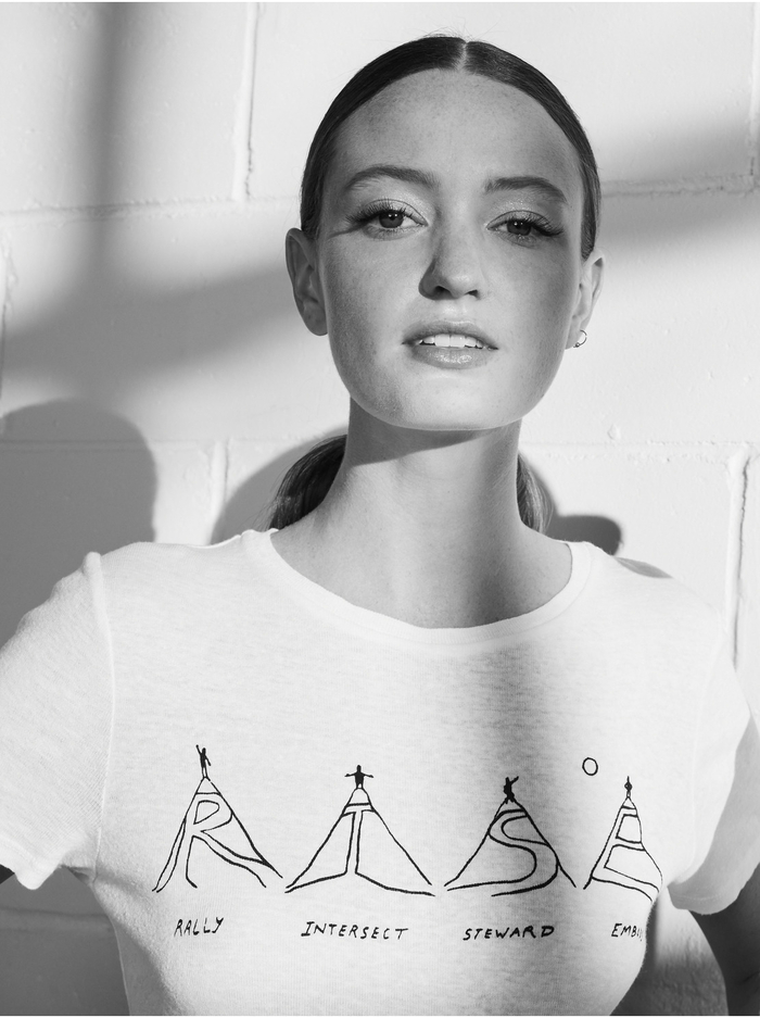 CINDY RISE TEE - RISE image 6 - Alice And Olivia