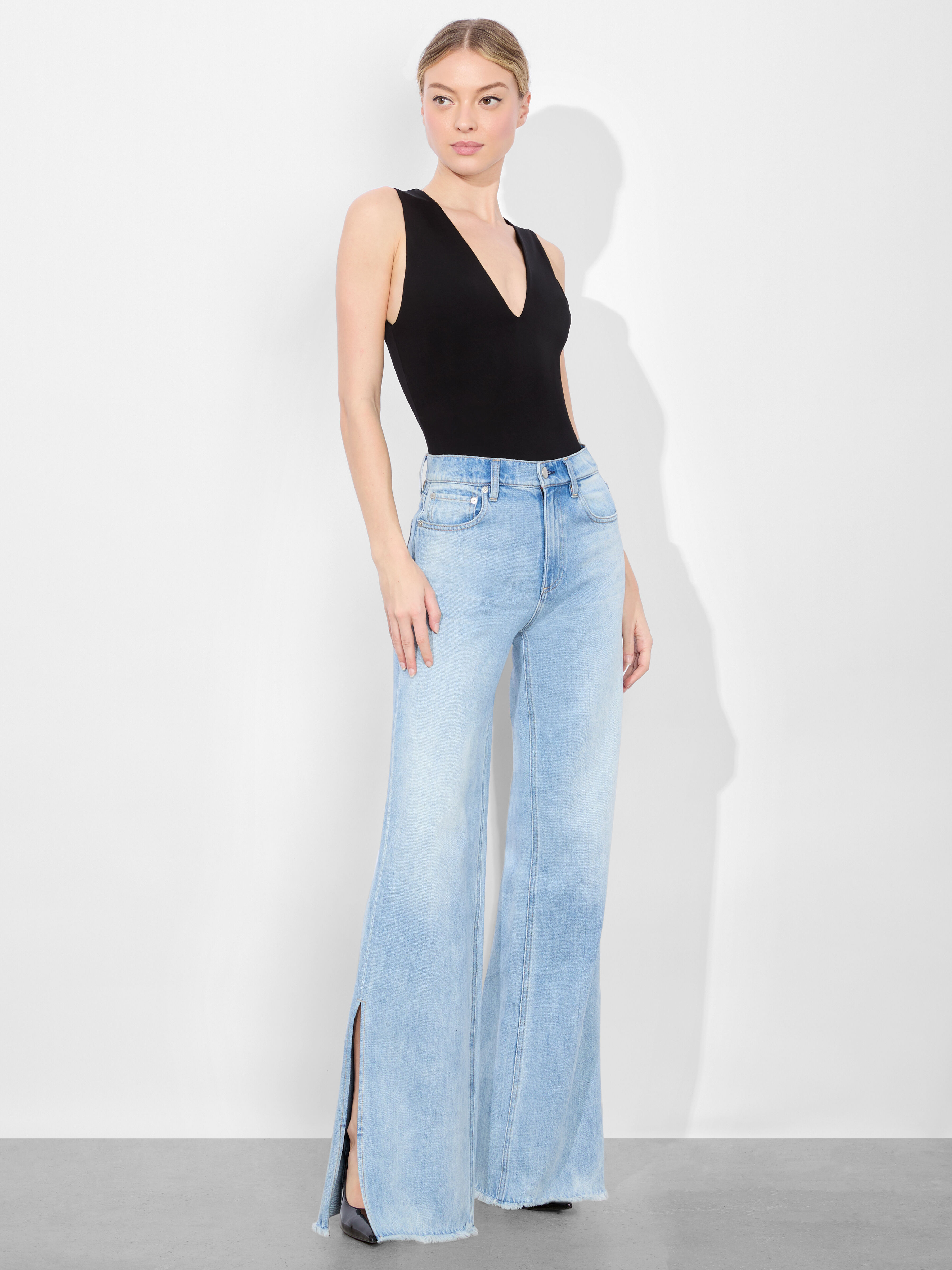 Modern Designer Women's Clothing & Accessories | Alice + Olivia