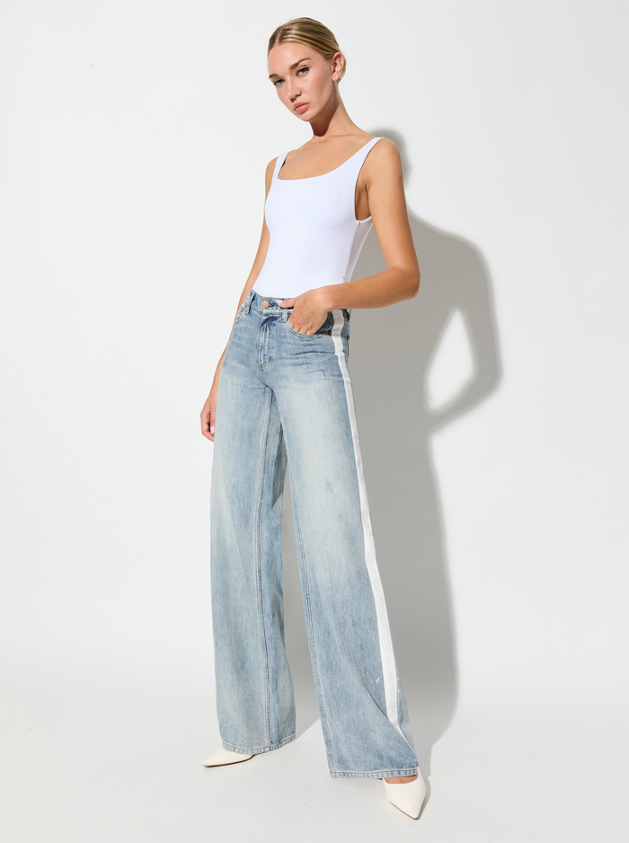 THE ROAD TRIP JEAN - SIERRA VINTAGE BLUE - Alice And Olivia